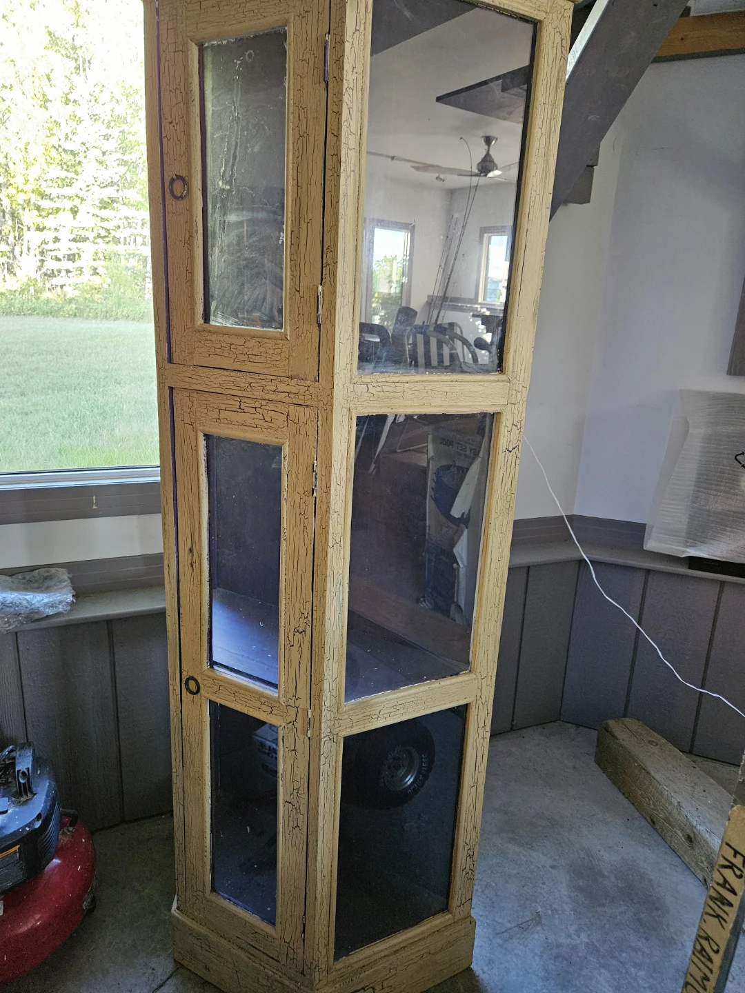 Vintage yellow corner display cabinet - photo 2