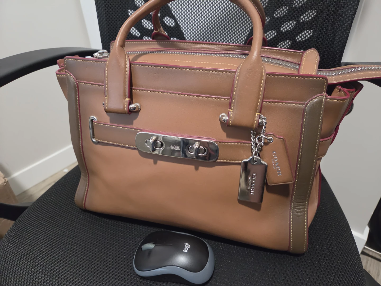 Coach Brown Leather Handbag (coach swagger carryall) - photo 2