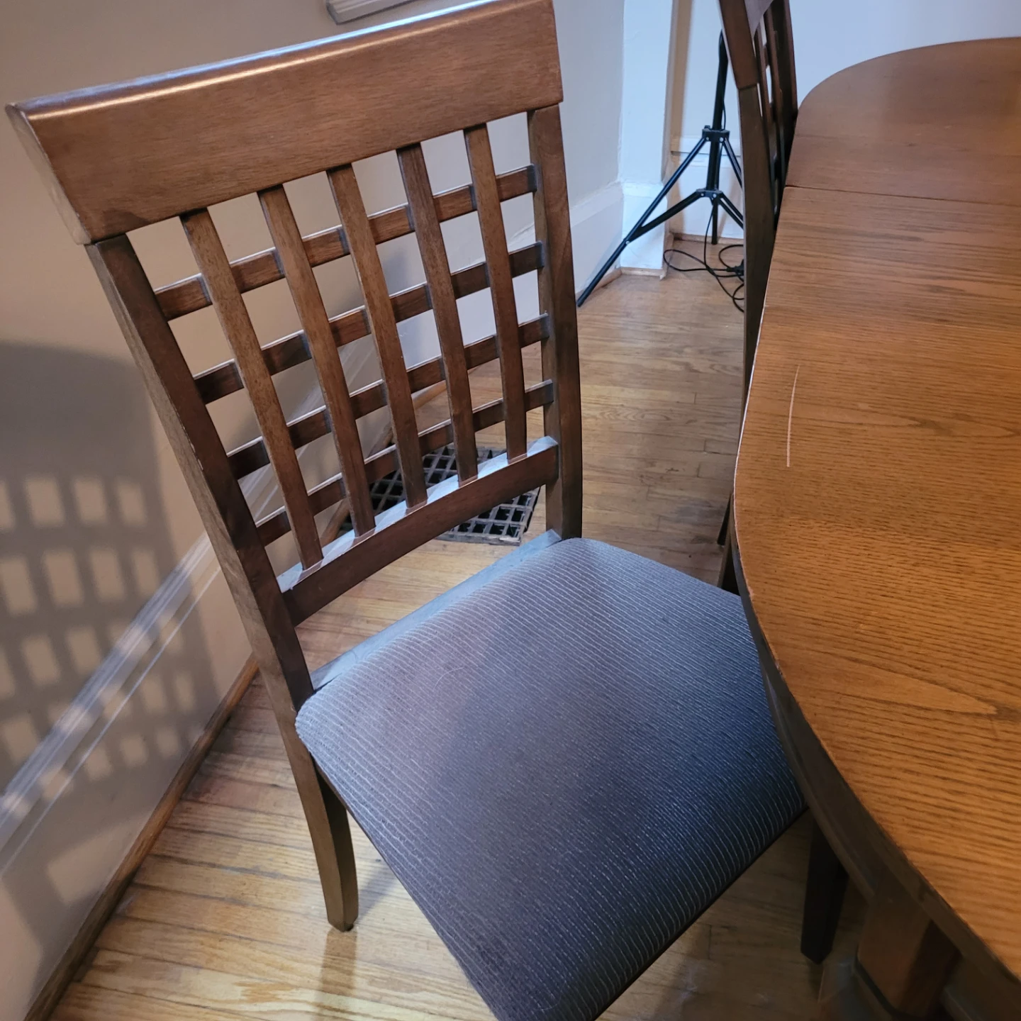 Wooden dining table with 7 chairs - photo 4