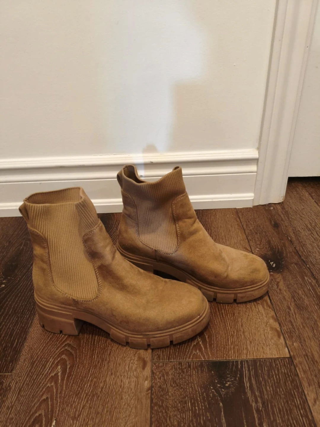 Tan Chelsea Lug Sole Boots - photo 2