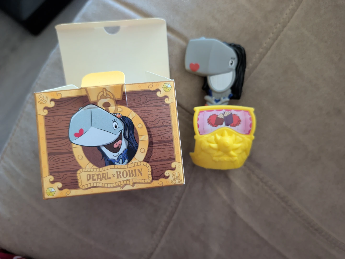 Pearl and Robin figurine set