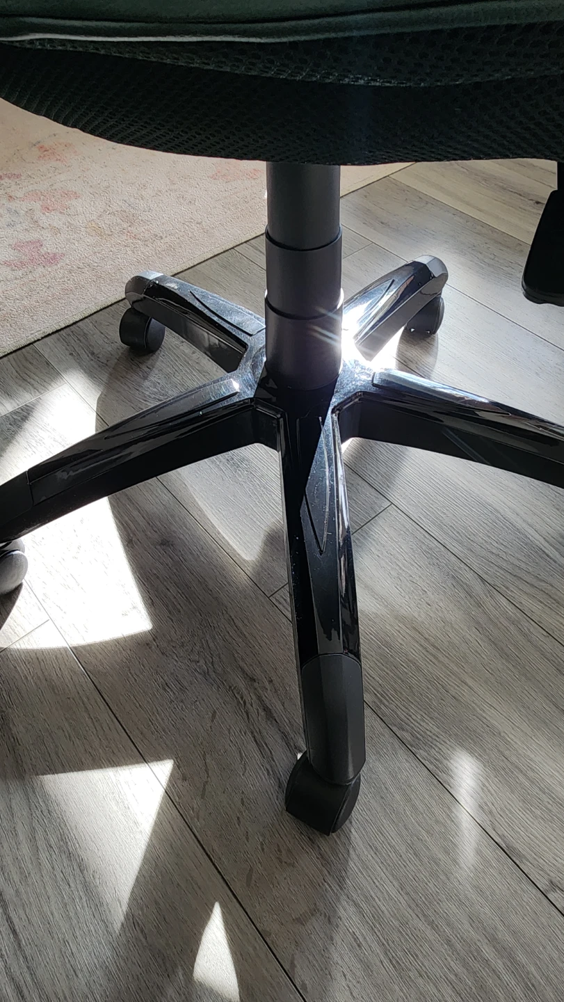 EMERGE Gaming Chair - Like New - photo 5