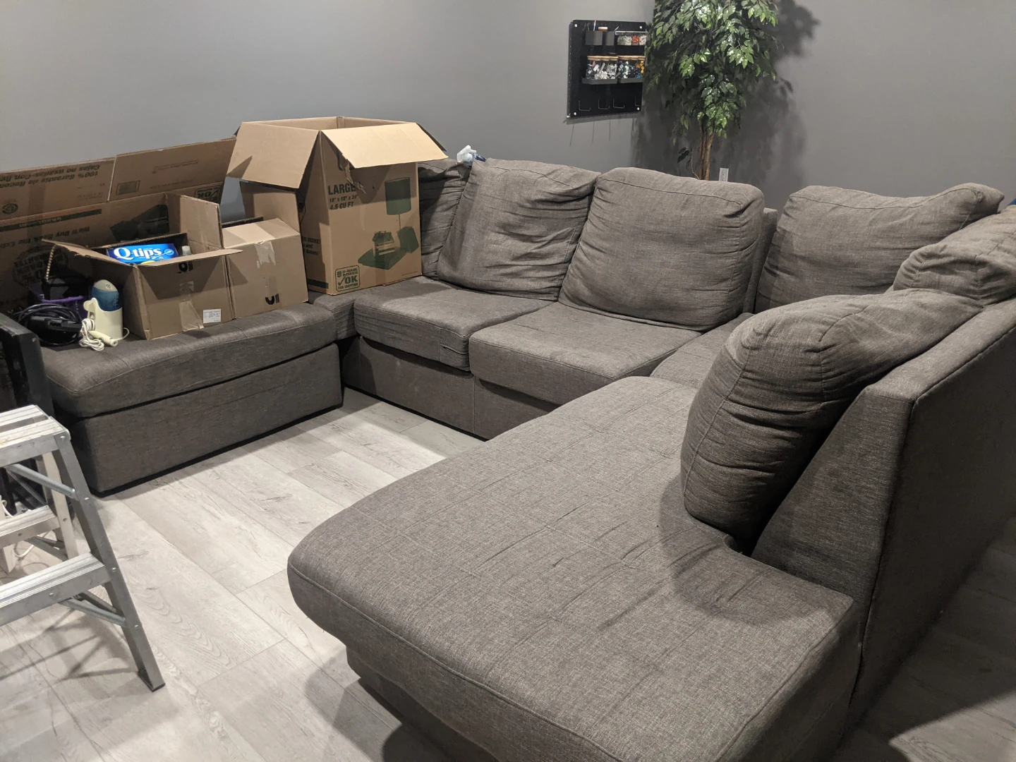 Grey sectional sofa with chaise - photo 4