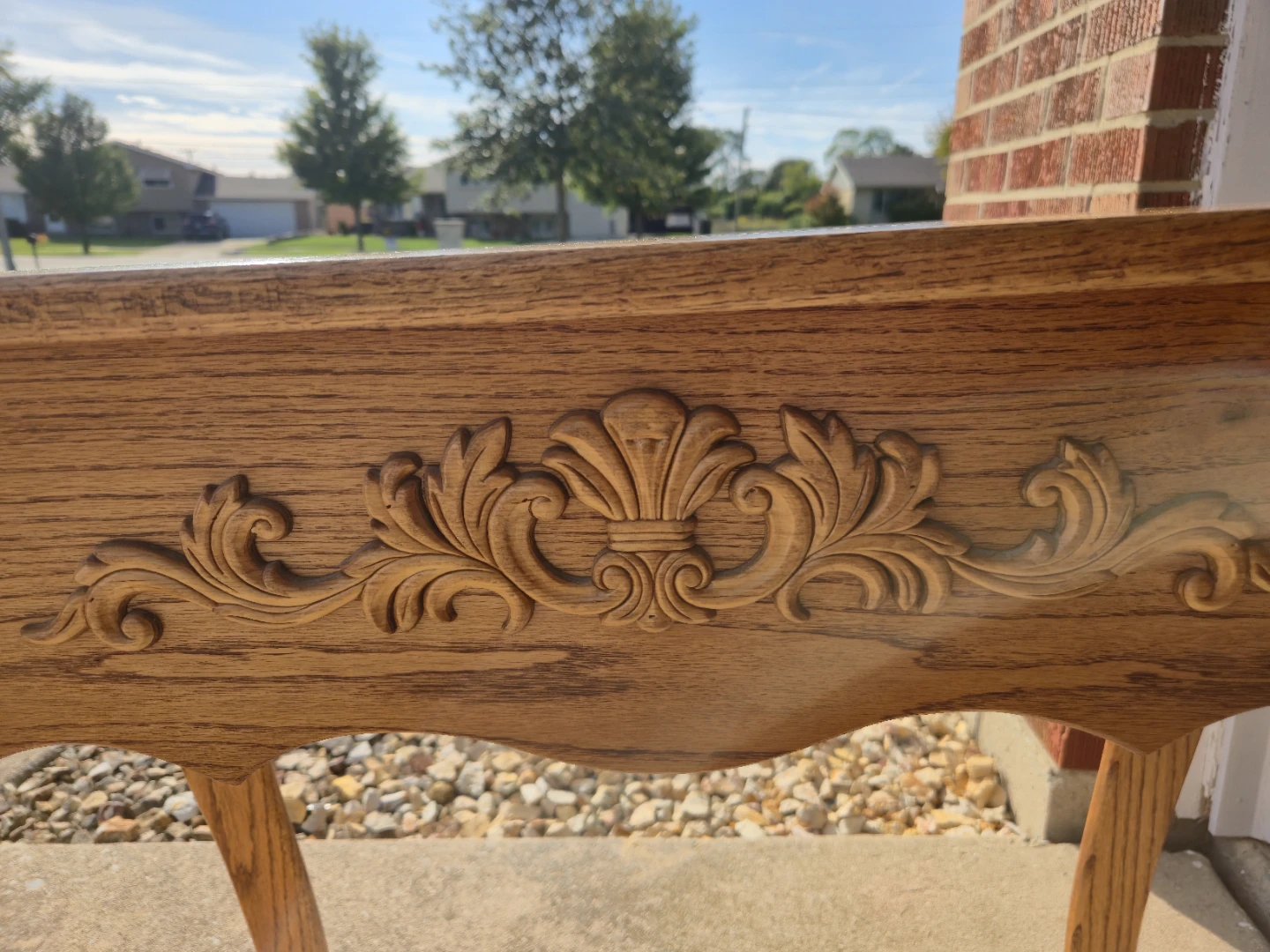 Traditional Oak Console / Accent Table with Carved Detail - photo 2