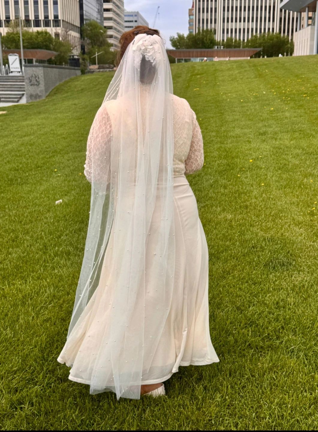 Off-White Lace Wedding Dress with Veil - photo 2