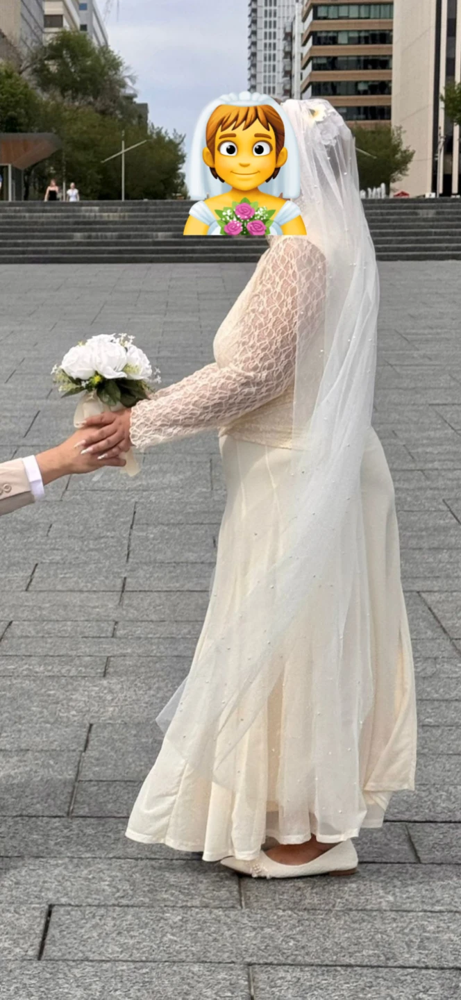 Off-White Lace Wedding Dress with Veil - photo 3