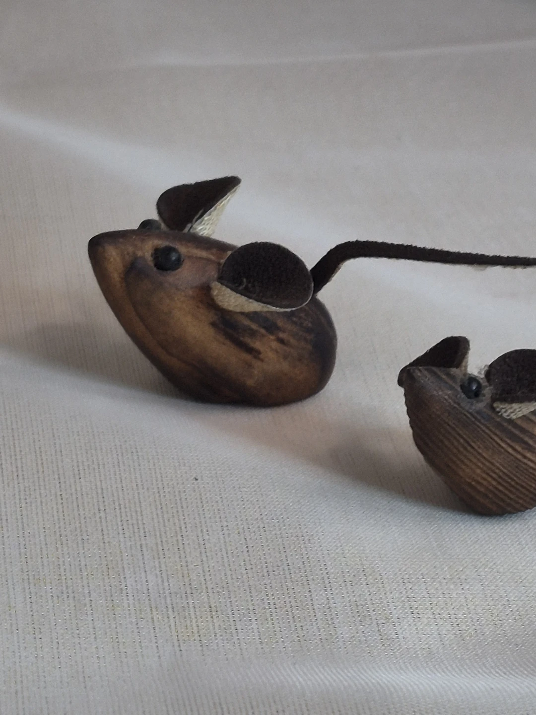 Pair of So Cute Vintage Tiny Hand Carved Hand Made Wooden Mice - photo 3