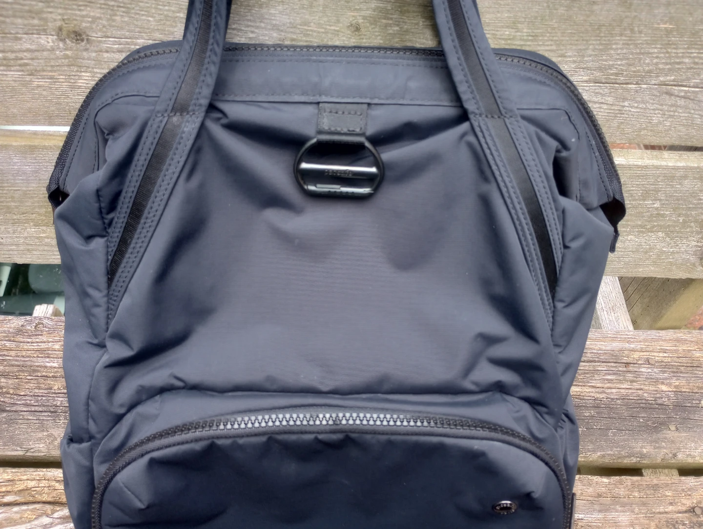 NEW Pacsafe 17L Backpack - photo 2