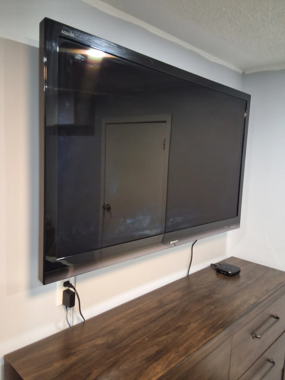 Sharp Aquos Television - photo 2