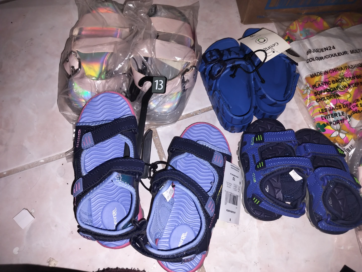 Assorted Kids Sandals brandnew - photo 2