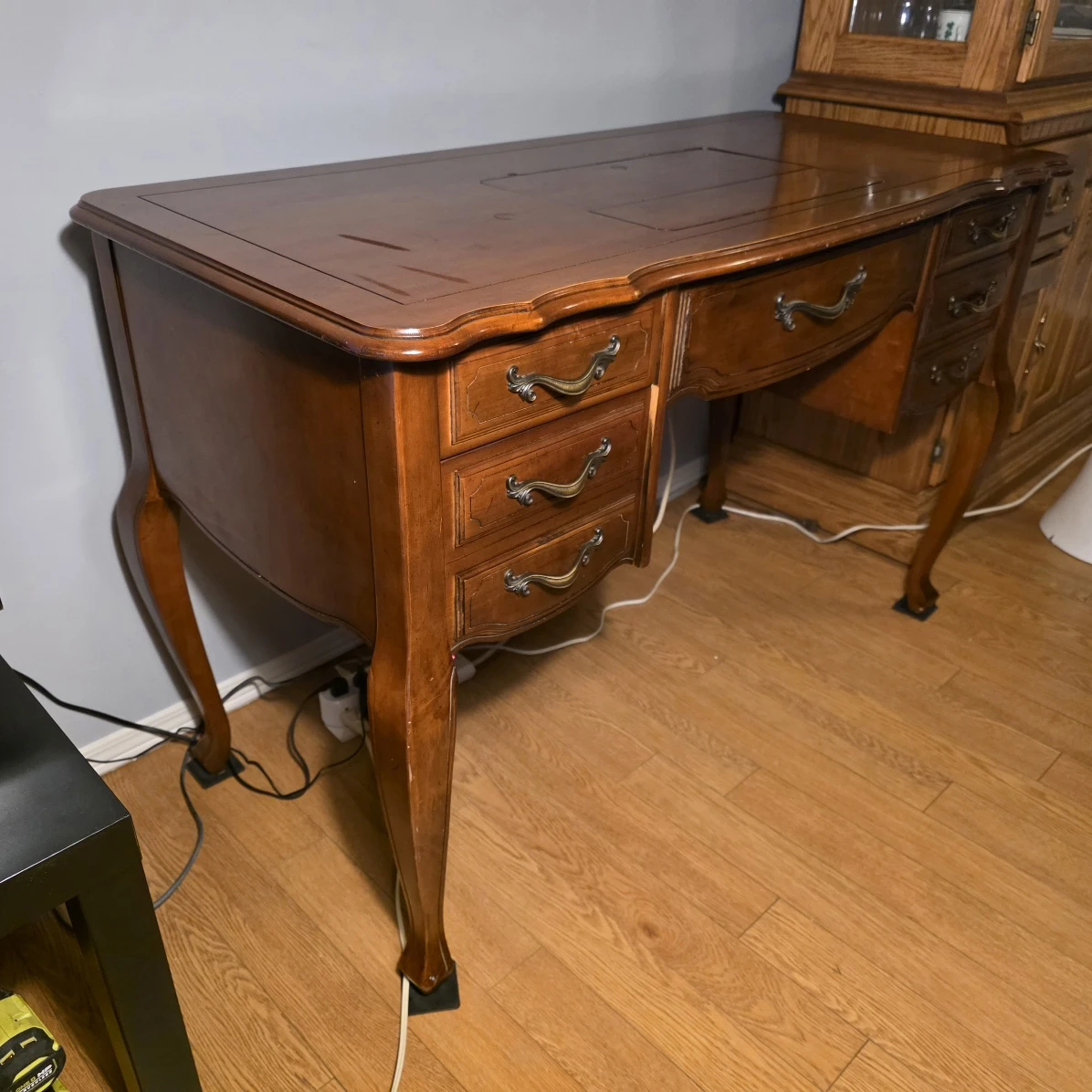 Vintage French Provincial Singer Sewing Machine Desk - photo 2