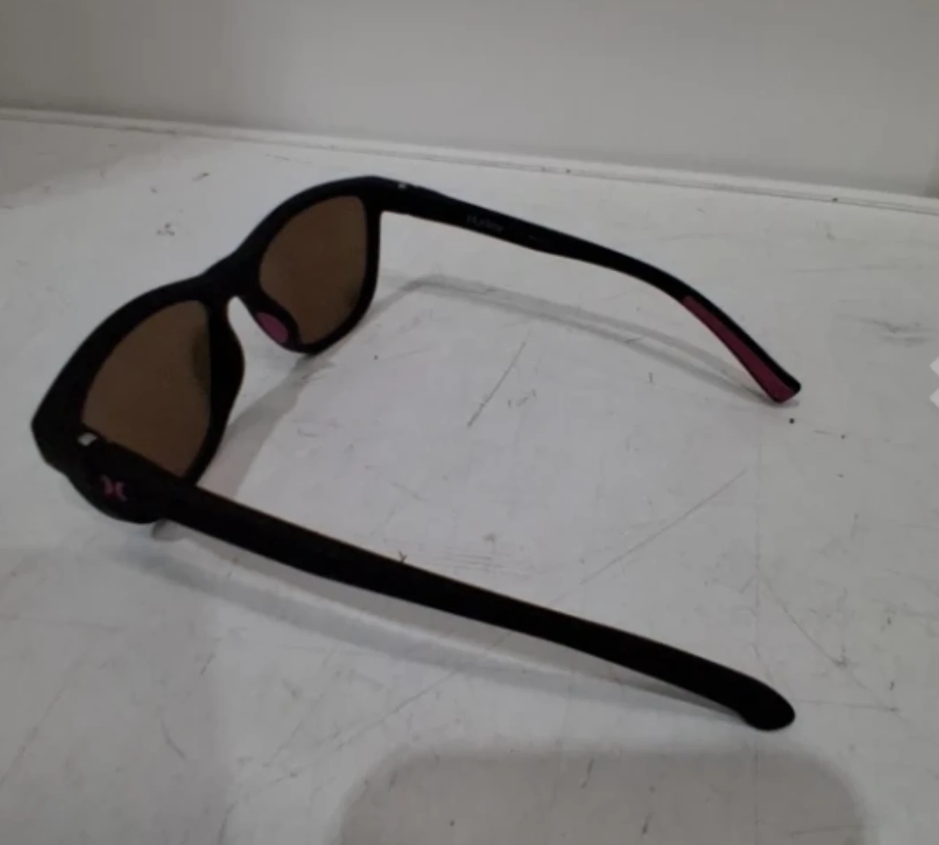 Hurley Sunglasses with Case - photo 2