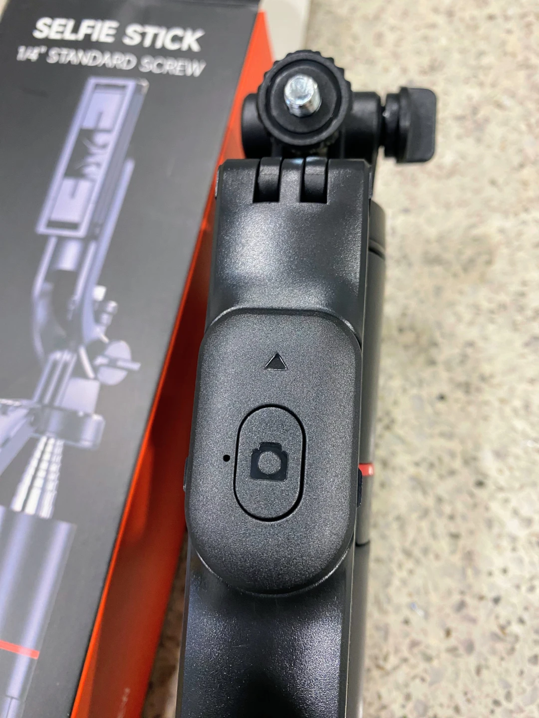 F16 Selfie Stick Tripod with Remote - photo 3