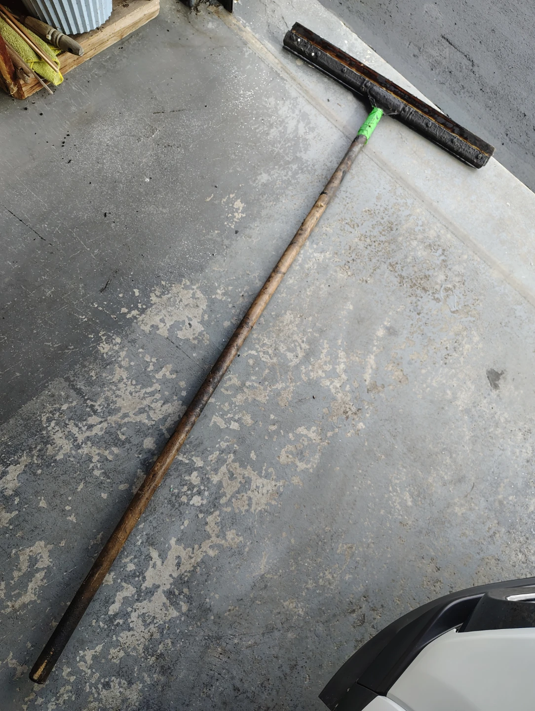 24" Driveway Sealer Squeegee