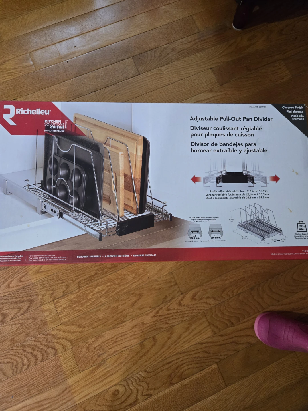 Richelieu Adjustable Pull-Out Pan Divider