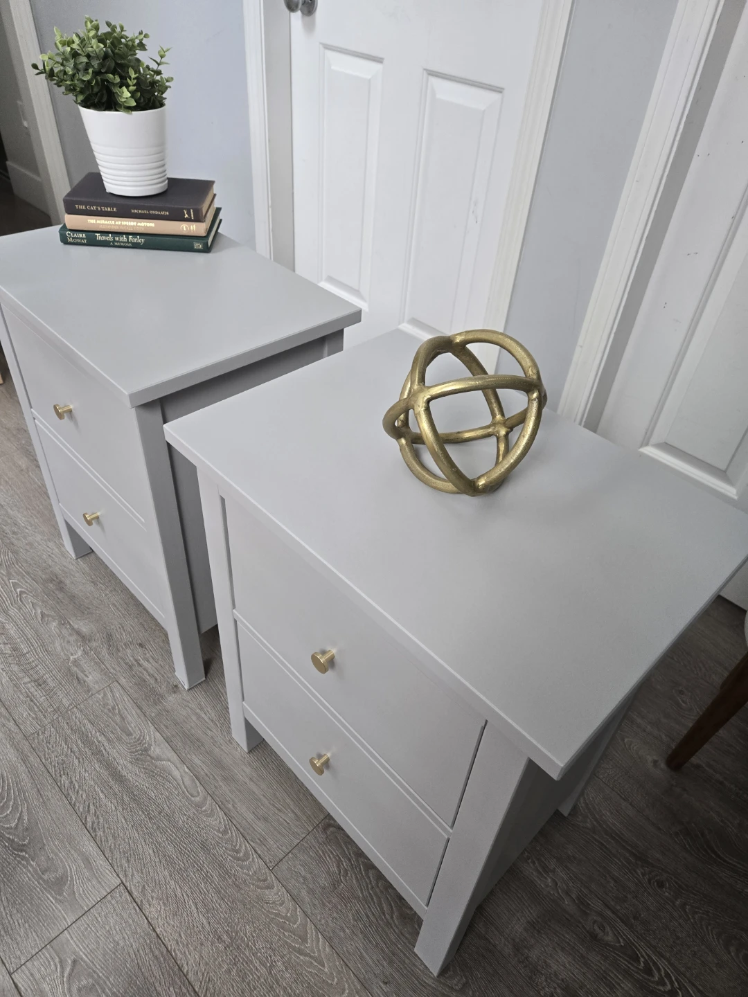 2 newly refinished solid wood nightstands - photo 5
