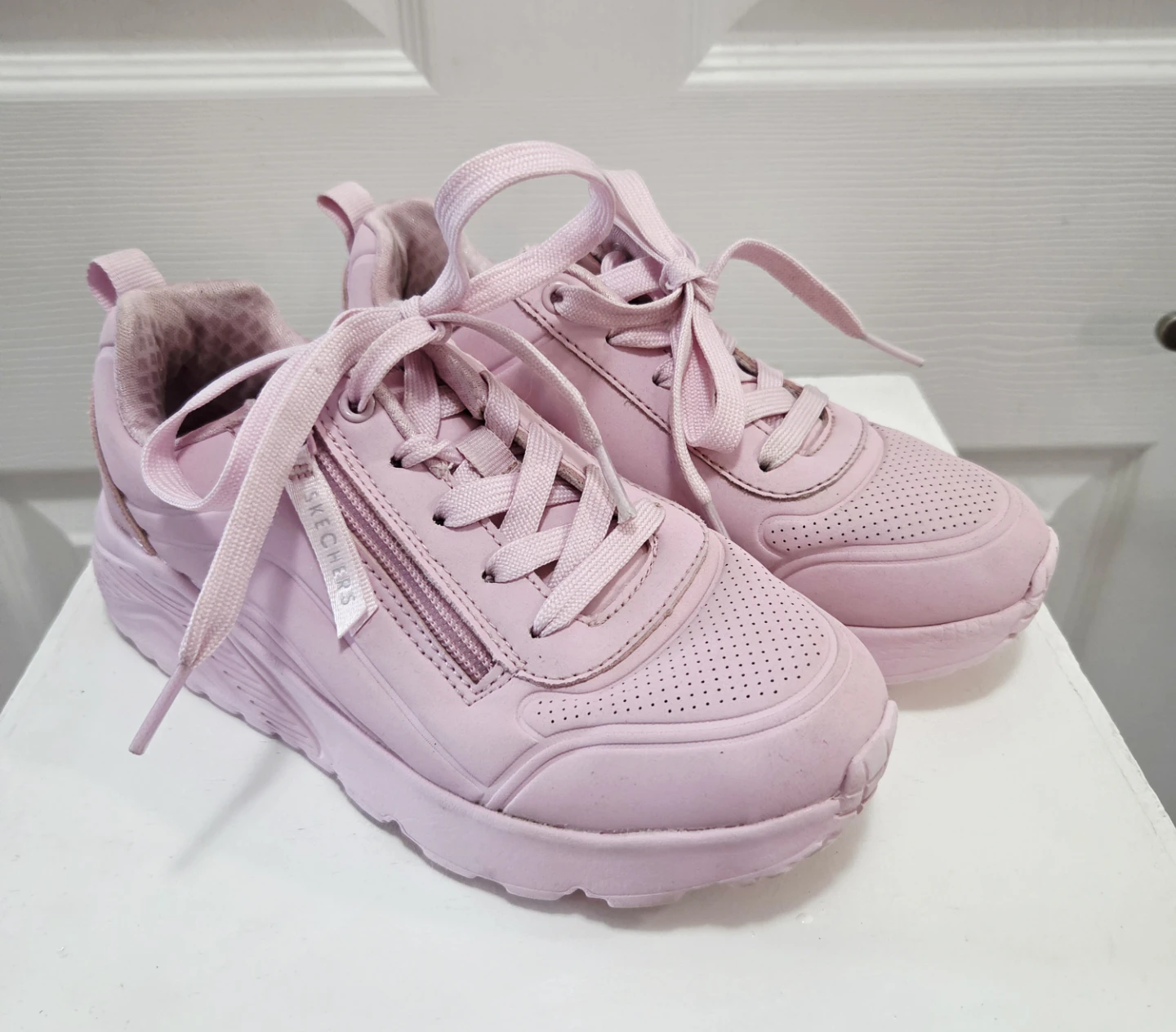 Like New Skechers Girls Uno Lite Easy Zip Sneakers size 3