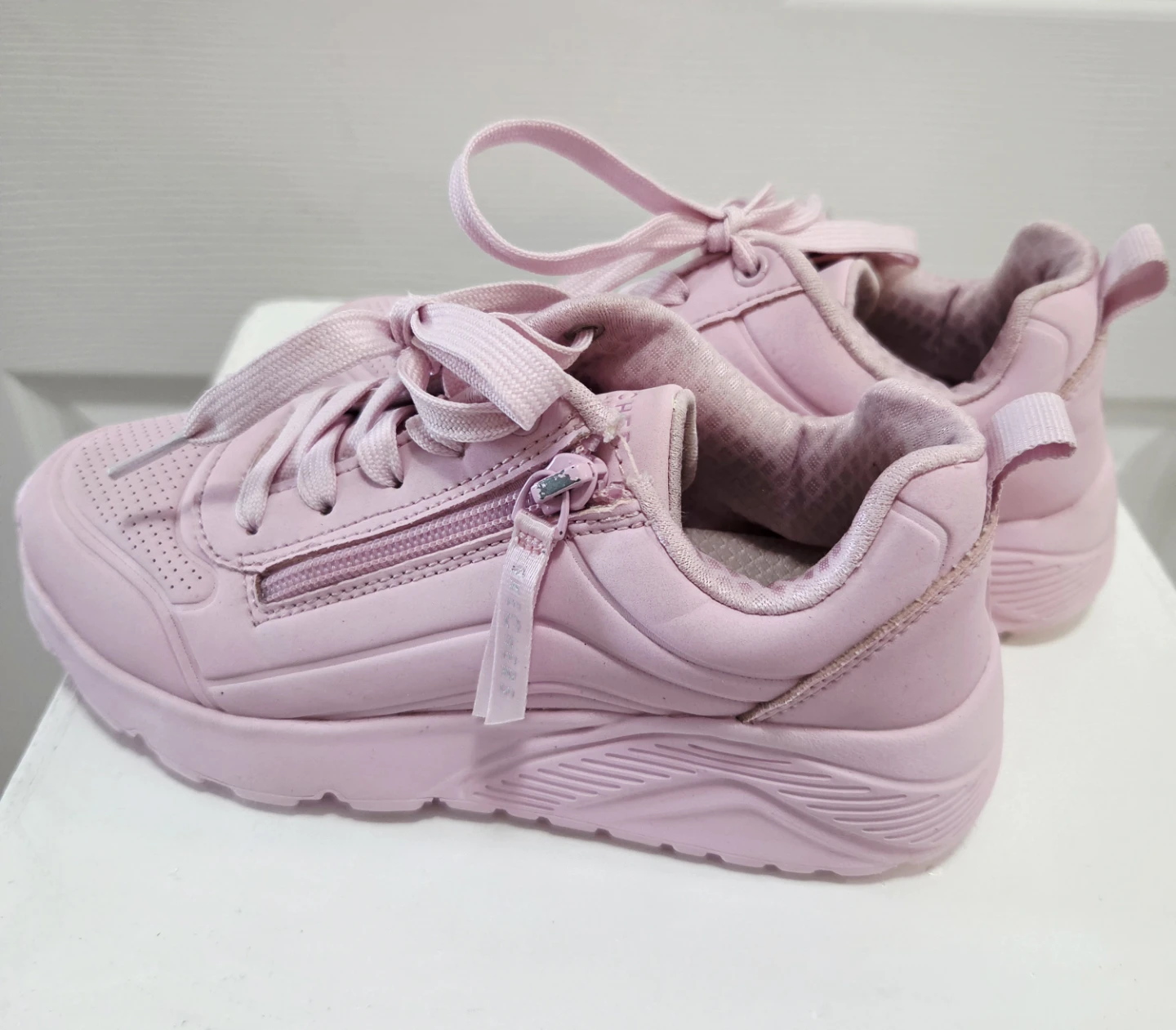 Like New Skechers Girls Uno Lite Easy Zip Sneakers size 3 - photo 4