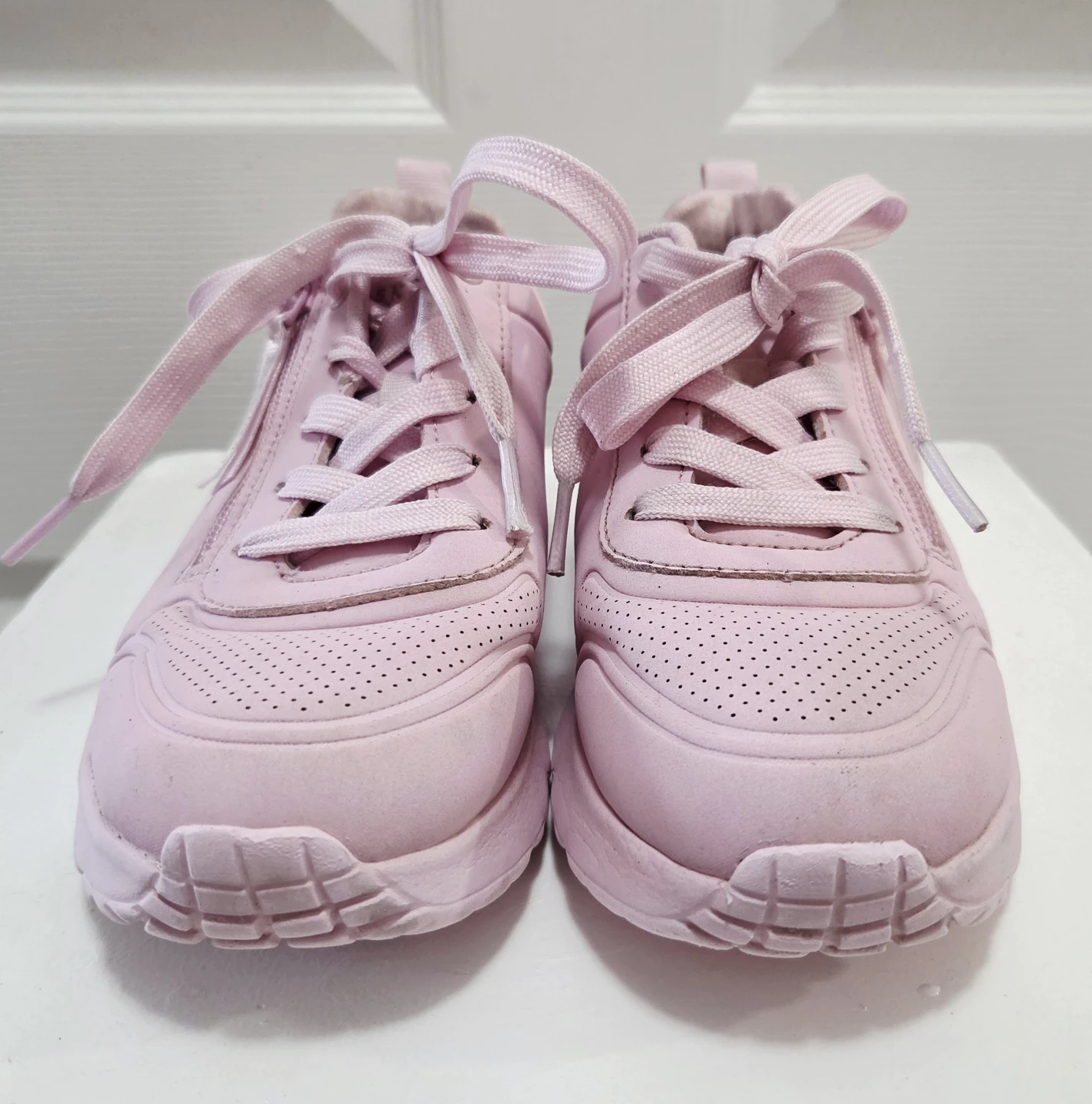 Like New Skechers Girls Uno Lite Easy Zip Sneakers size 3 - photo 5