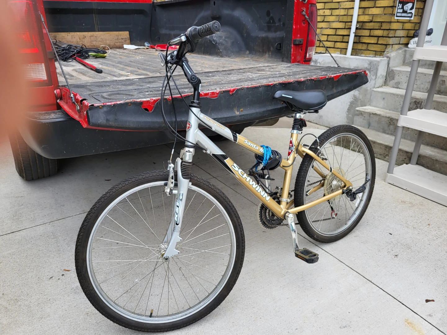 BRAND NEW Schwinn Santa Monica Comfort Bike - photo 2
