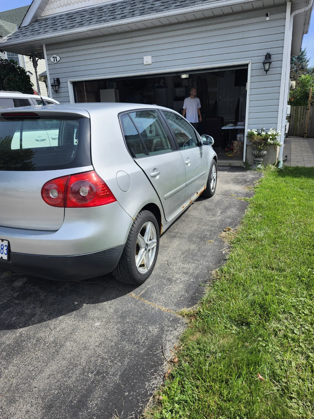 Volkswagen Golf Hatchback - photo 2