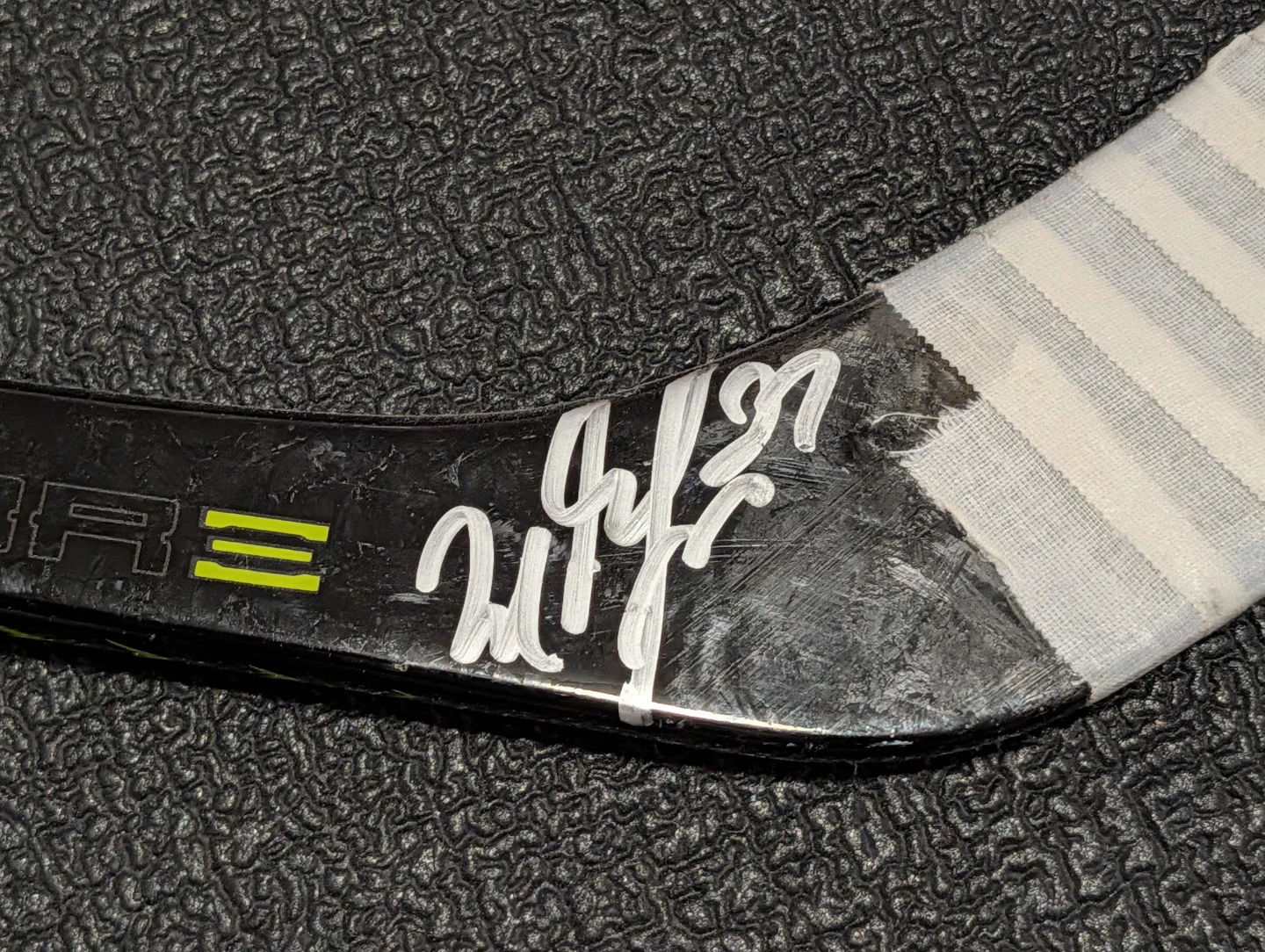 CCM Hockey Stick - Lucic #27 game used signed - photo 4