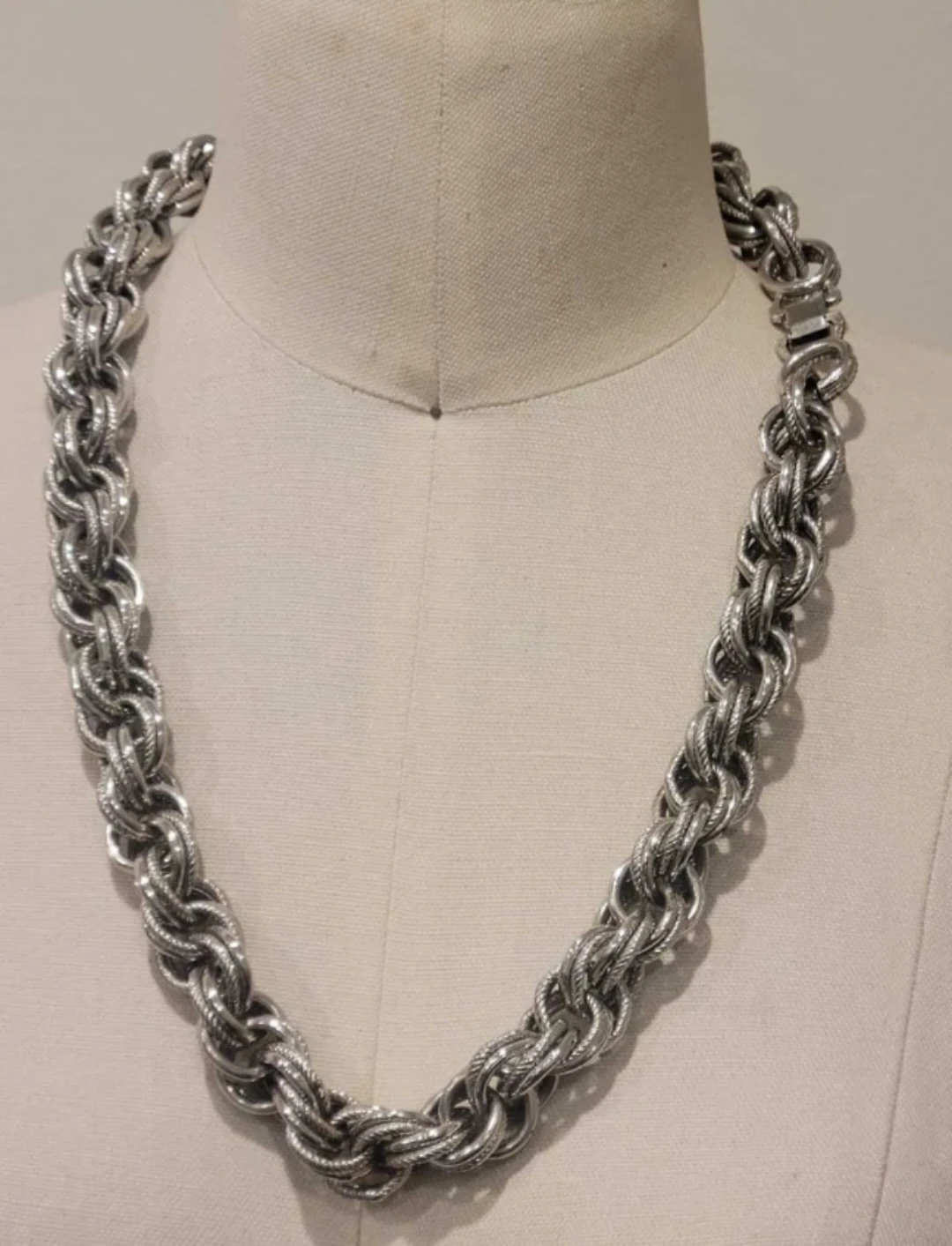 Silver-Tone Heavy Link Statement Necklace - photo 3