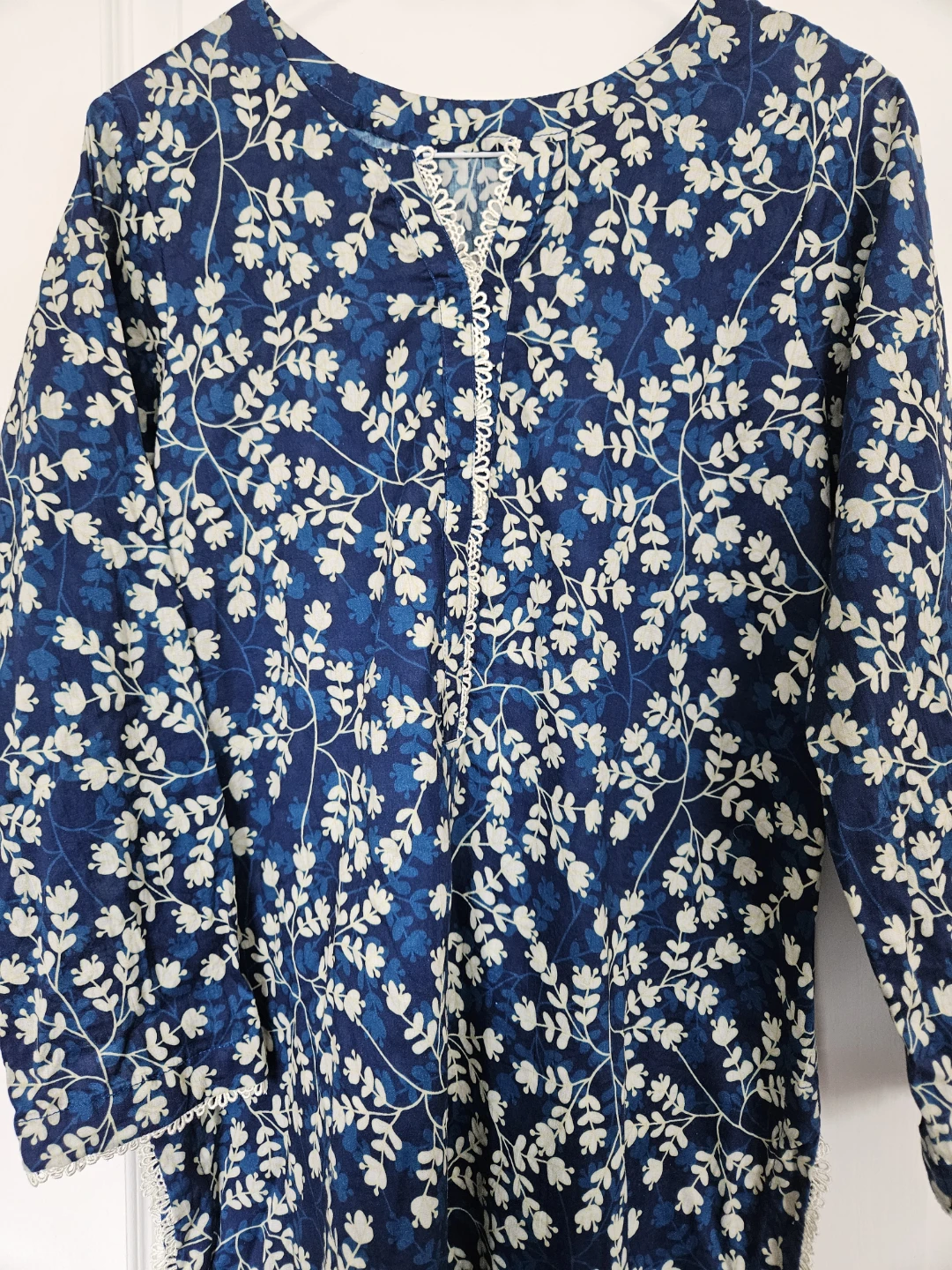 Women's cotton printed shirt. Medium size