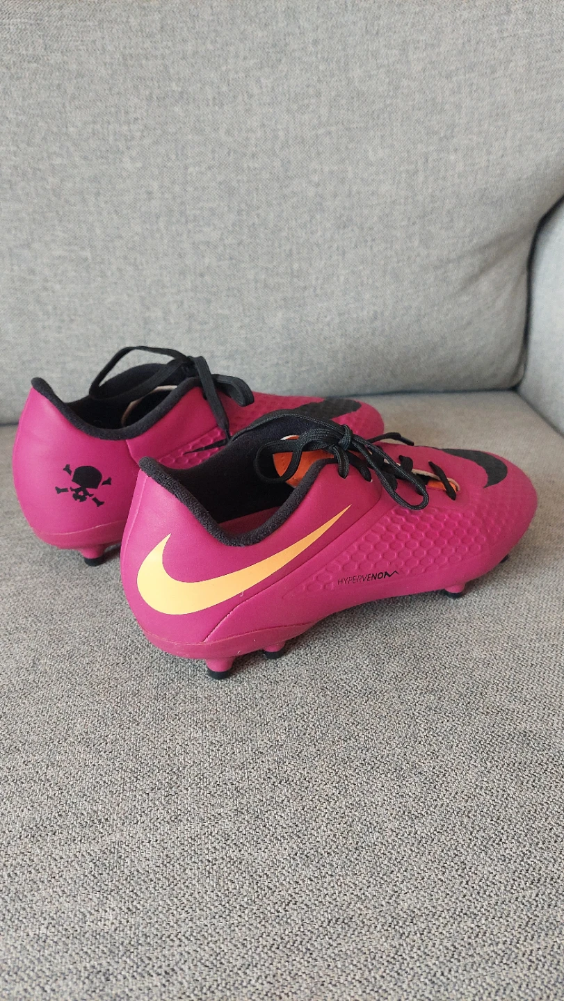 Nike Soccer Cleats and Shin Guards - photo 5