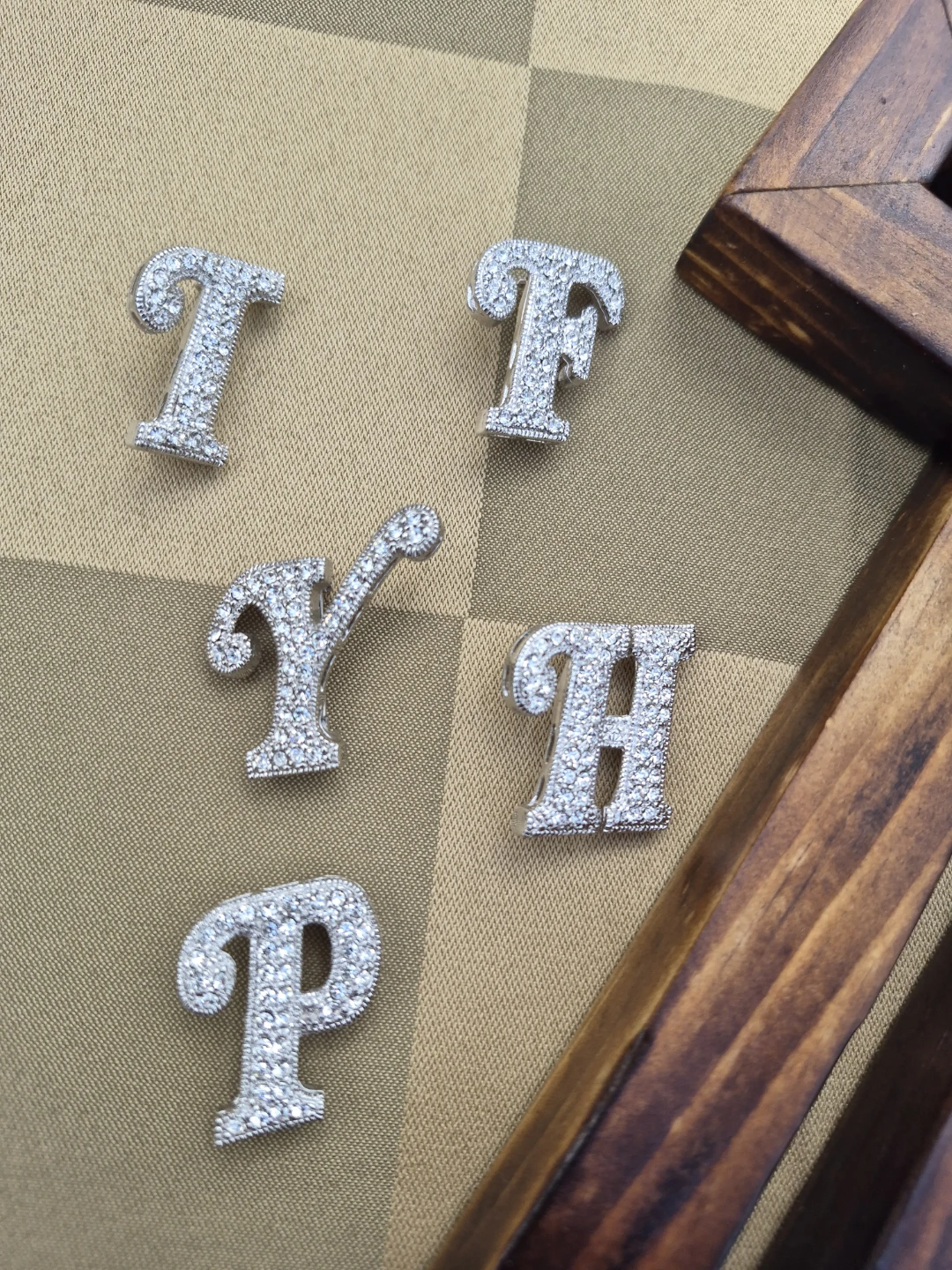 Beautiful 1 1/2" Letter Fashion Brooches