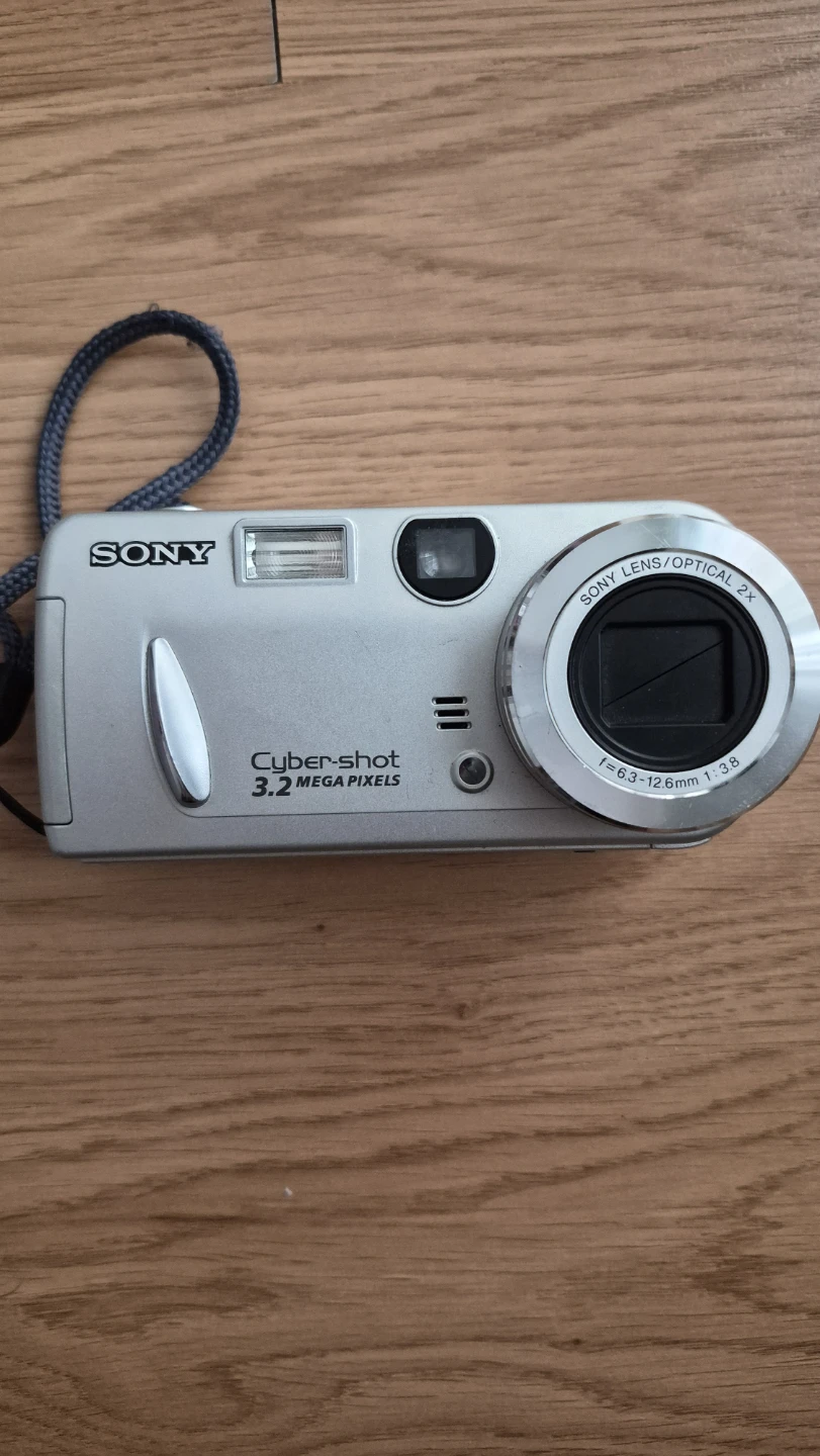 Sony Cyber-shot DSC-P52 Digital Still Camera