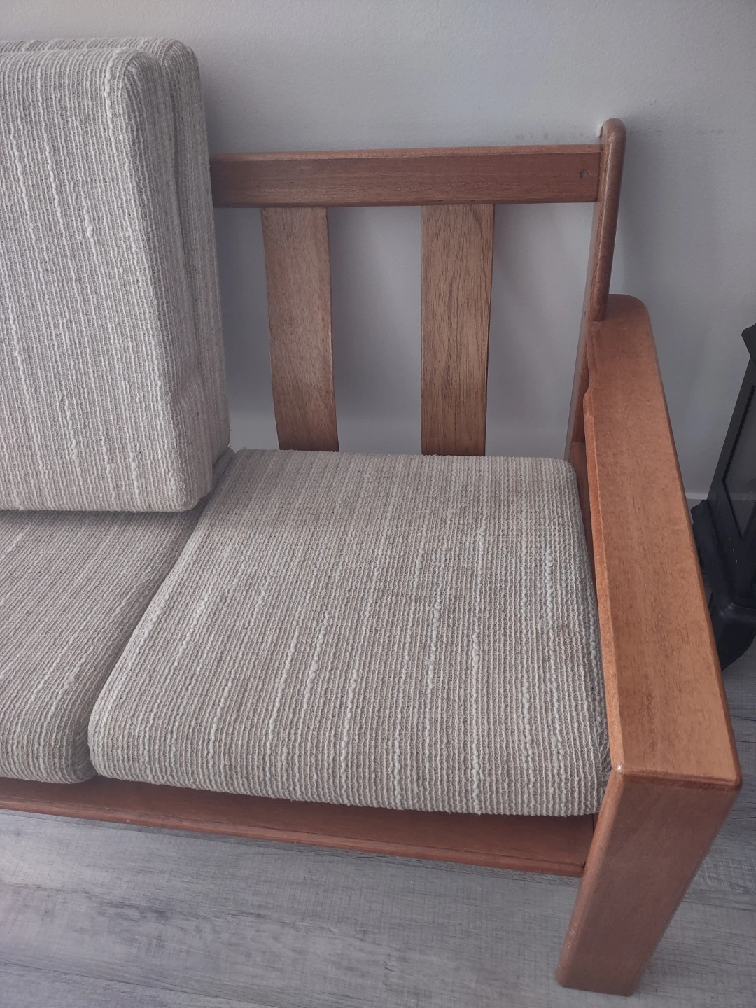 Couch - photo 2