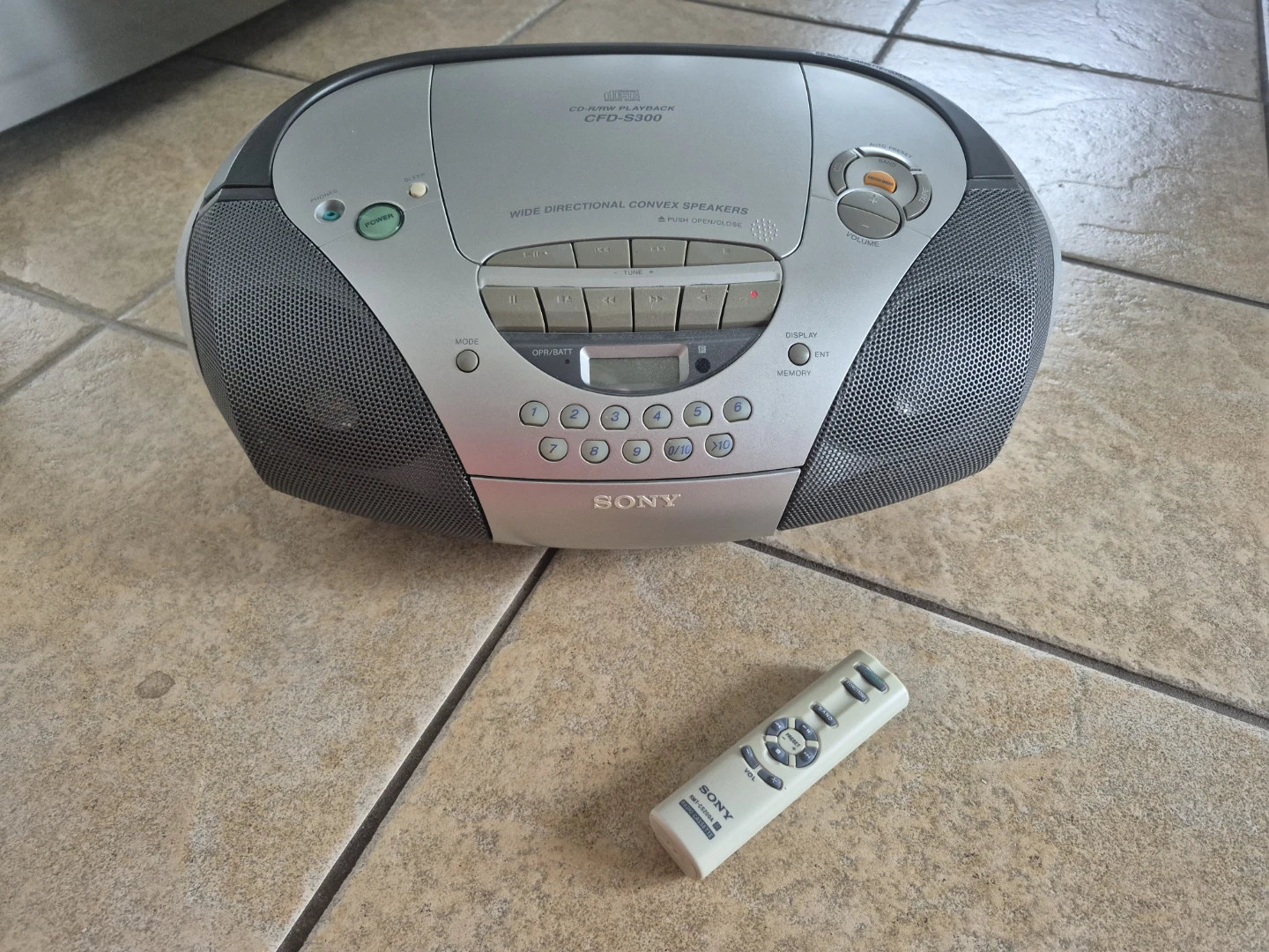 Sony CFD-S300 CD Radio Cassette Player - photo 4