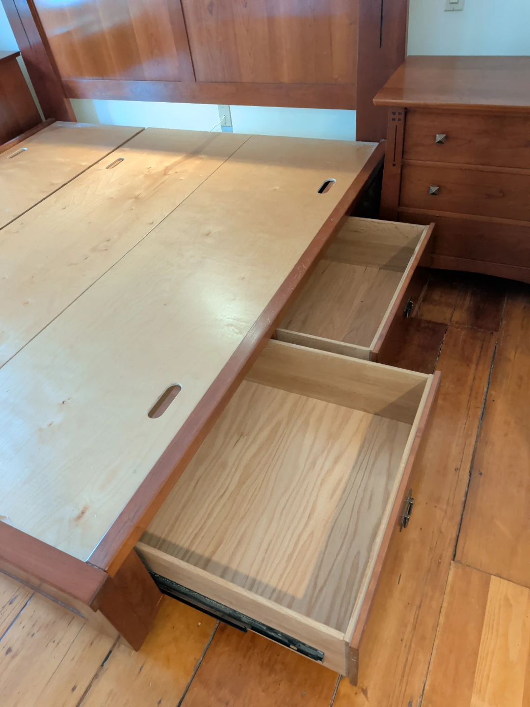 Solid Wood King Bedroom Set - Storage Bed Frame & 2 Nightstands - photo 5