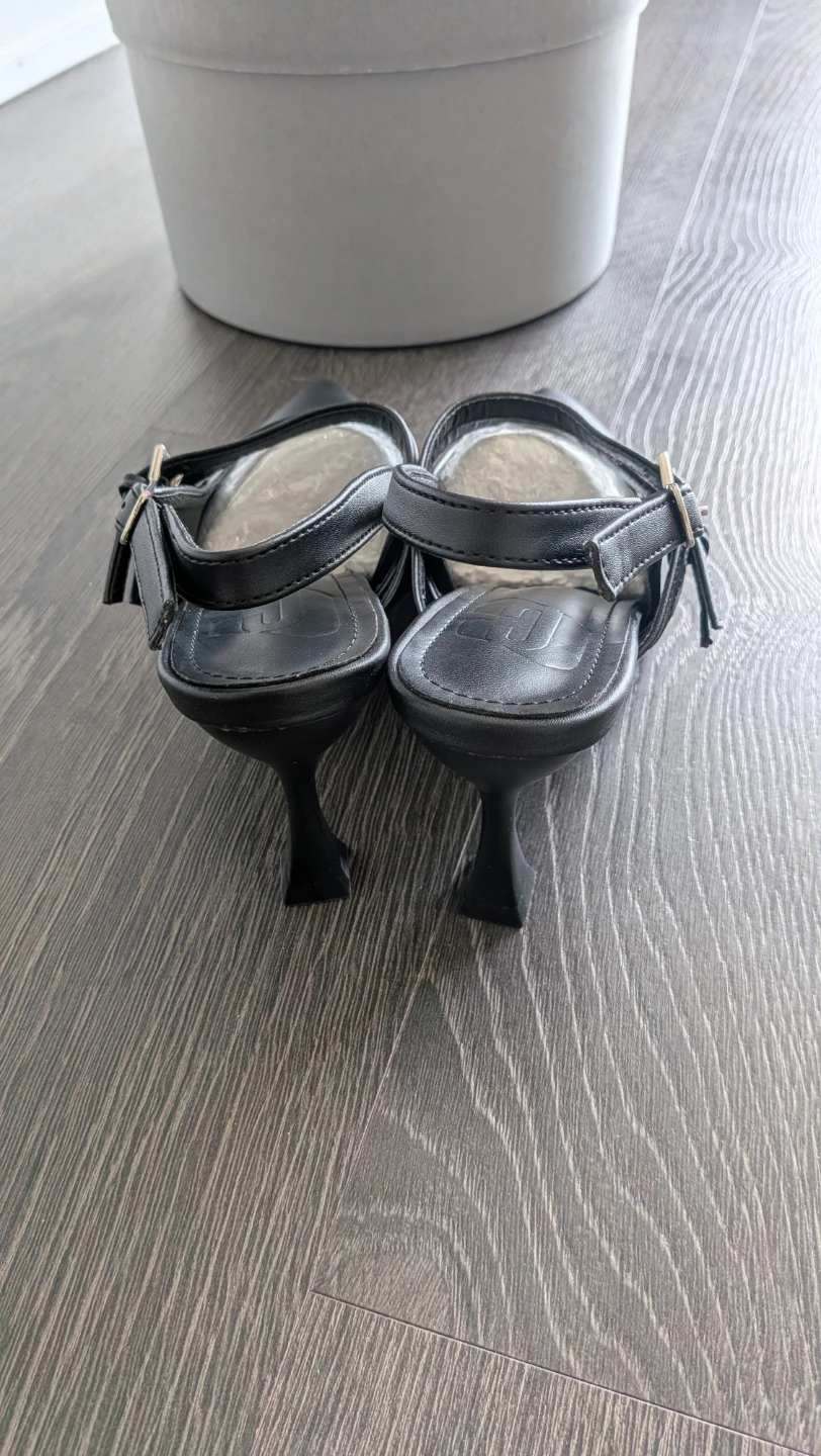 Black heels with buckle detail - New - photo 2