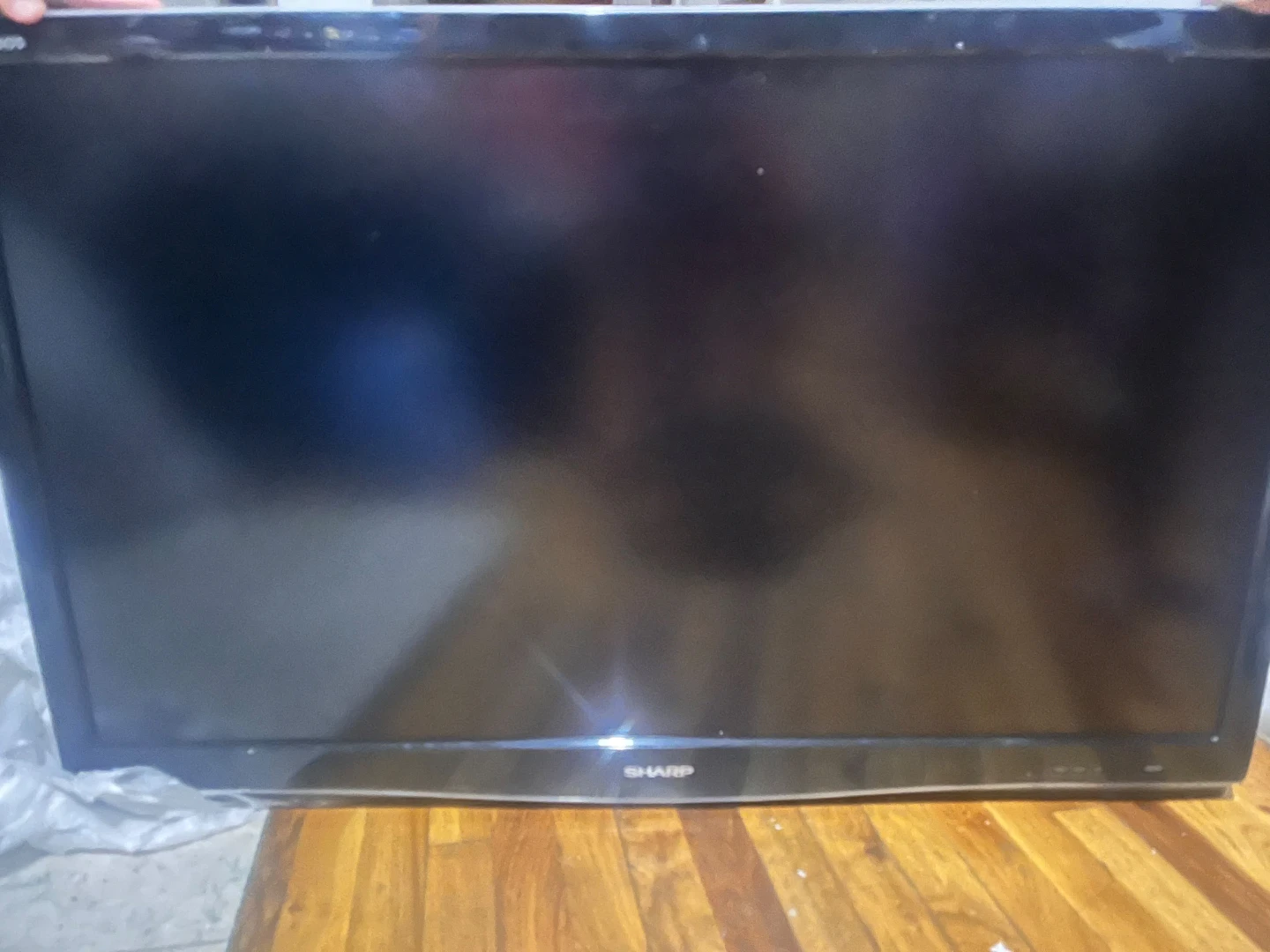 Sharp Aquos LC-46D64U 46-inch LCD TV - photo 2
