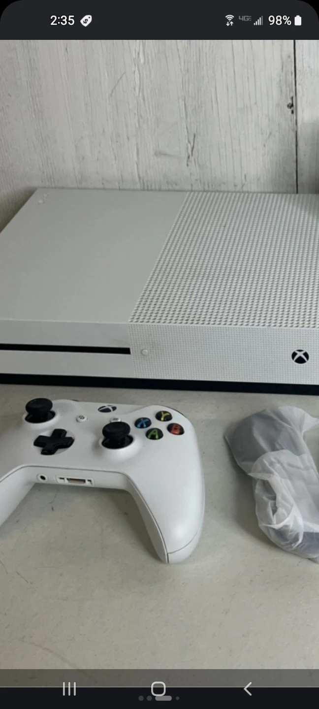 Microsoft XBOX One S w/6 games. 1Tb