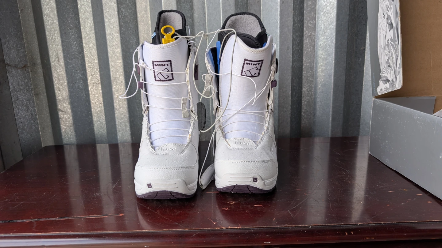 Burton Mint Women's Snowboard Boots - Size 7
