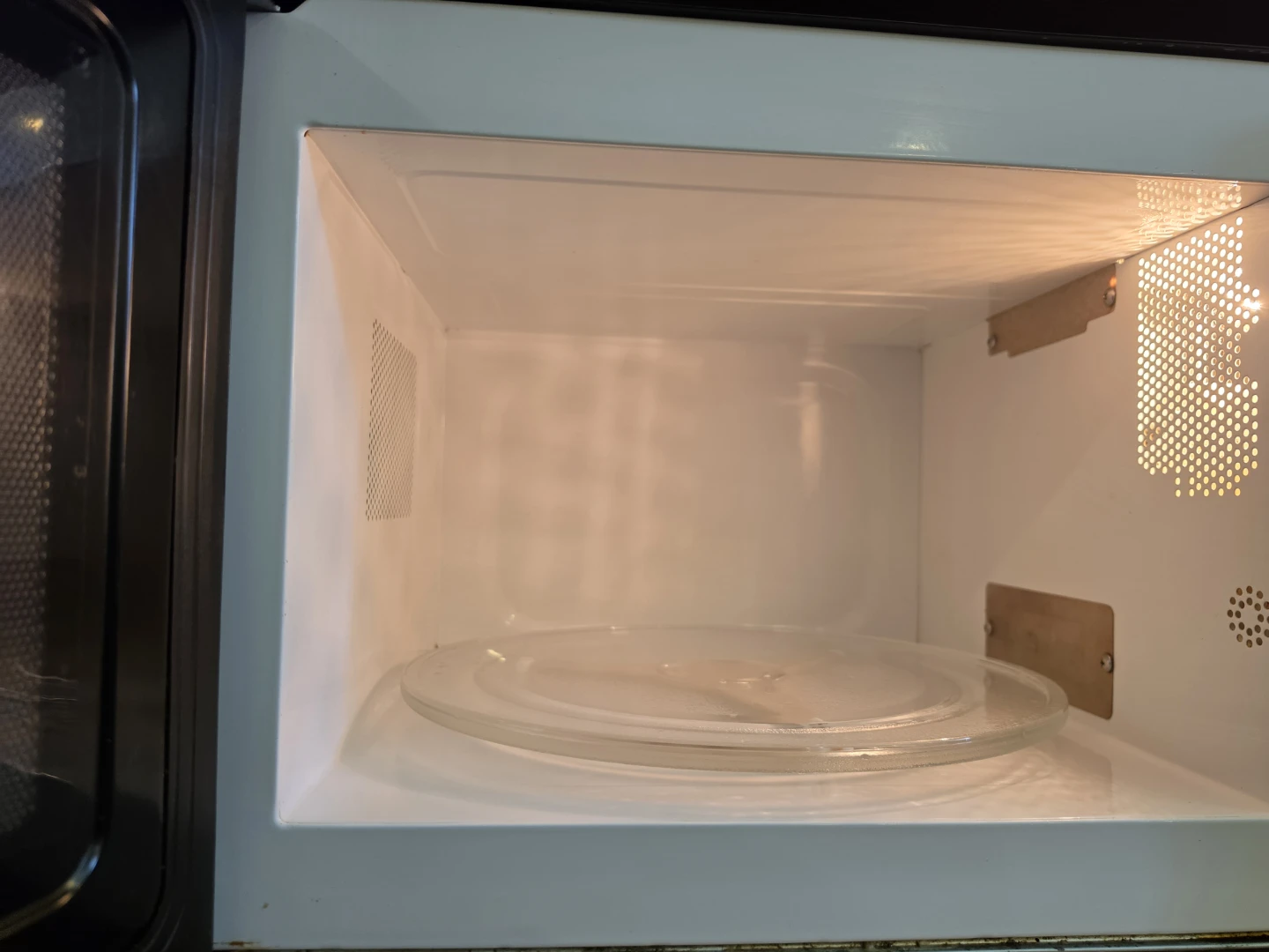Whirlpool Countertop Microwave - photo 3