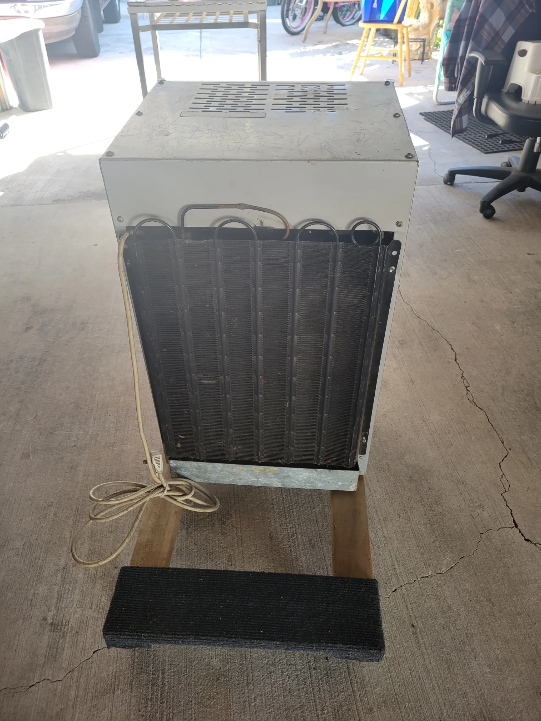Coolpoint The Beast Energy Drink Mini Fridge - photo 5