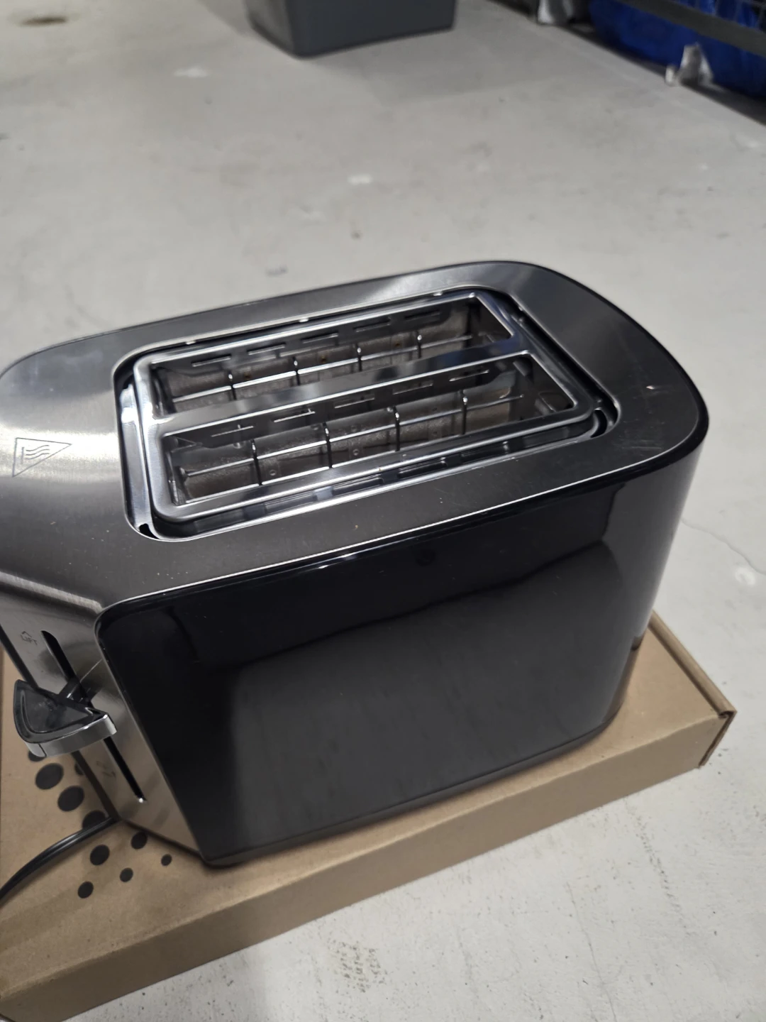 Oster 2-Slice Toaster Black and Stainless Steel - photo 5