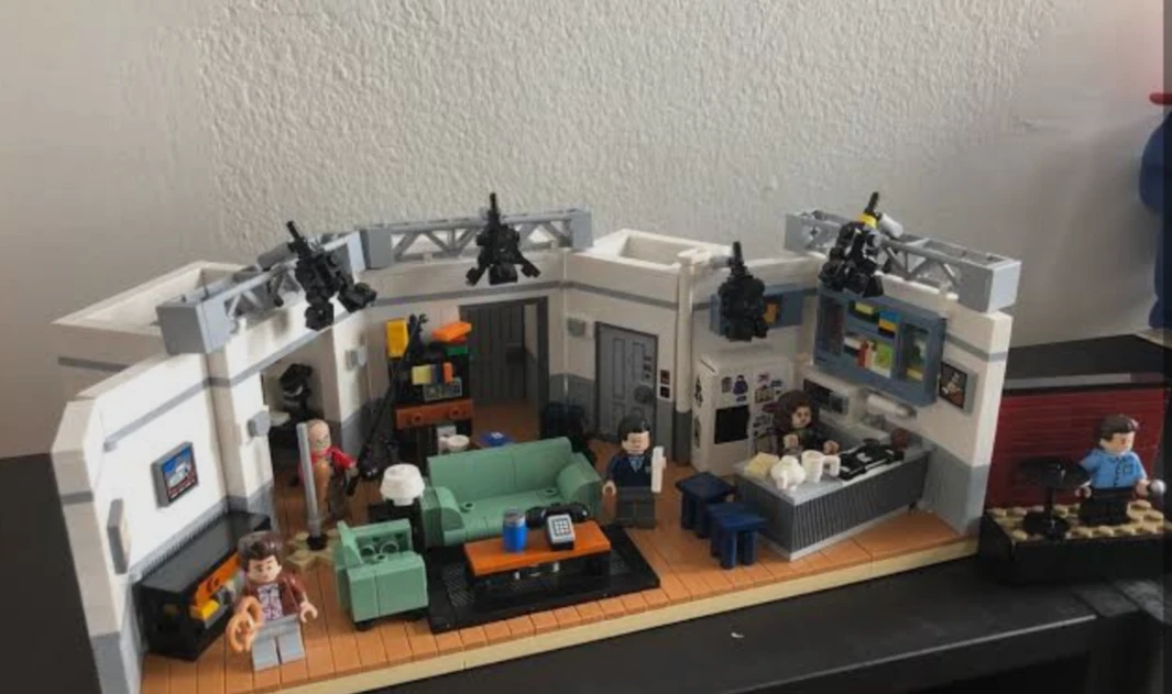LEGO Ideas Seinfeld Set - photo 2