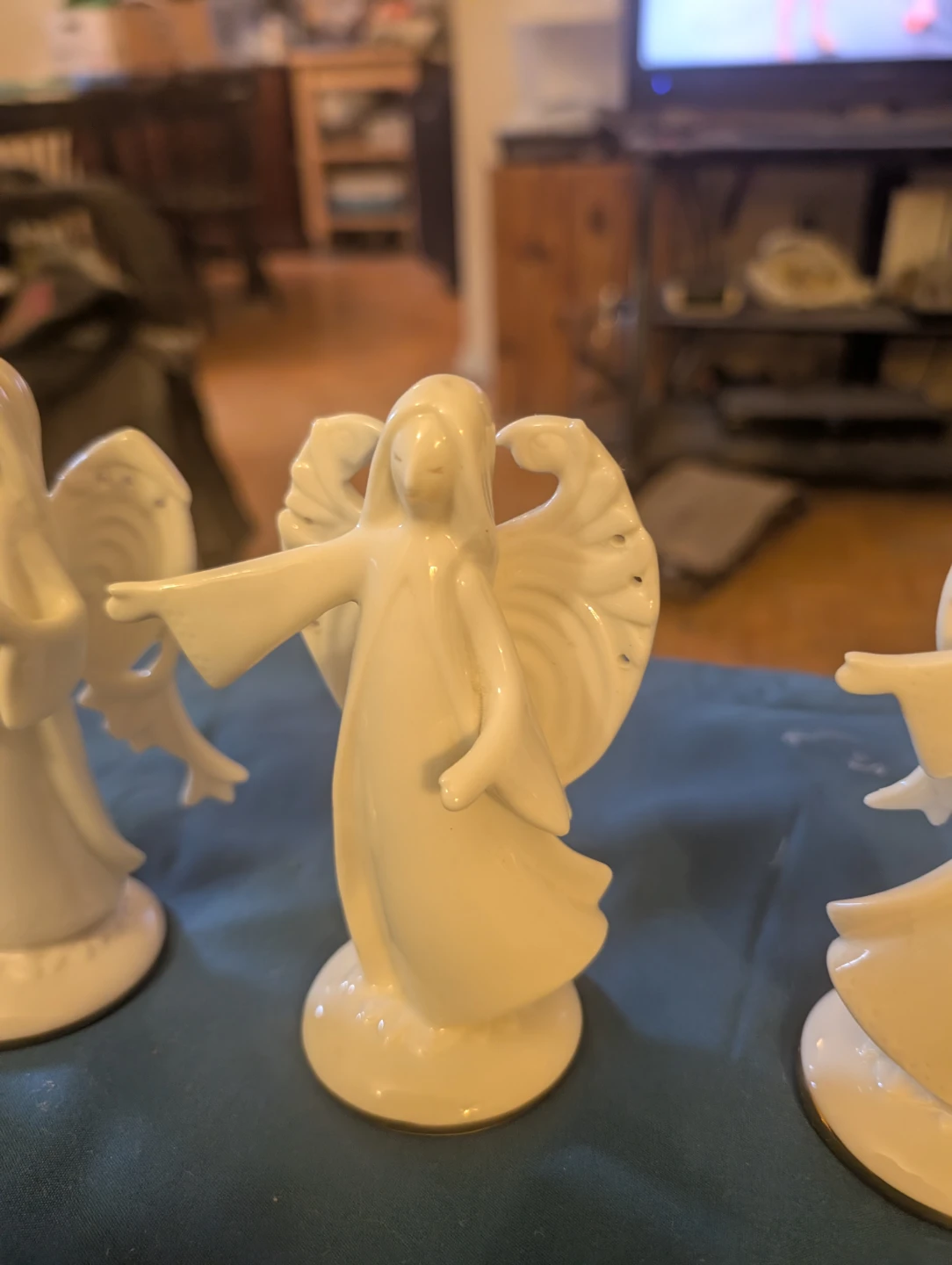 Set of 4 white porcelain angel figurines - photo 4