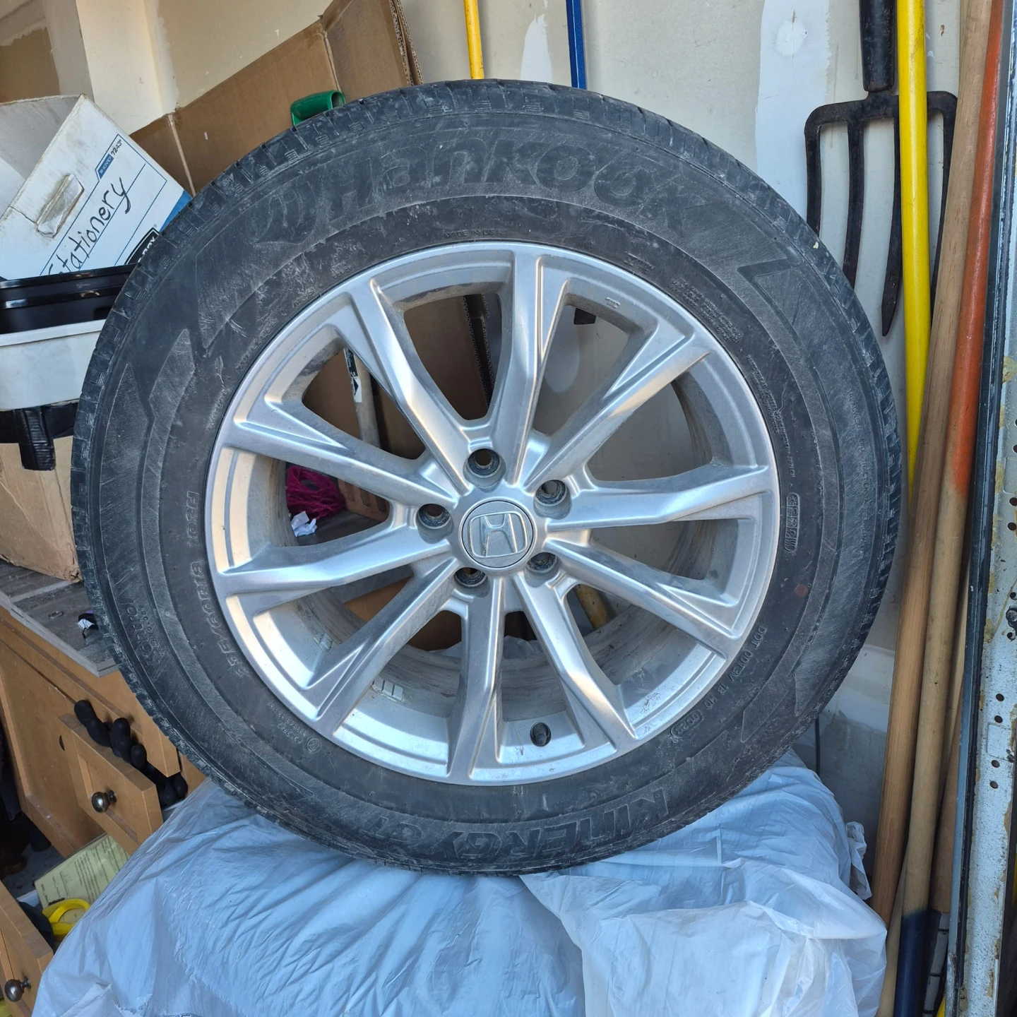 Hankook Kinergy GT Tire with Honda Rim (complete set)