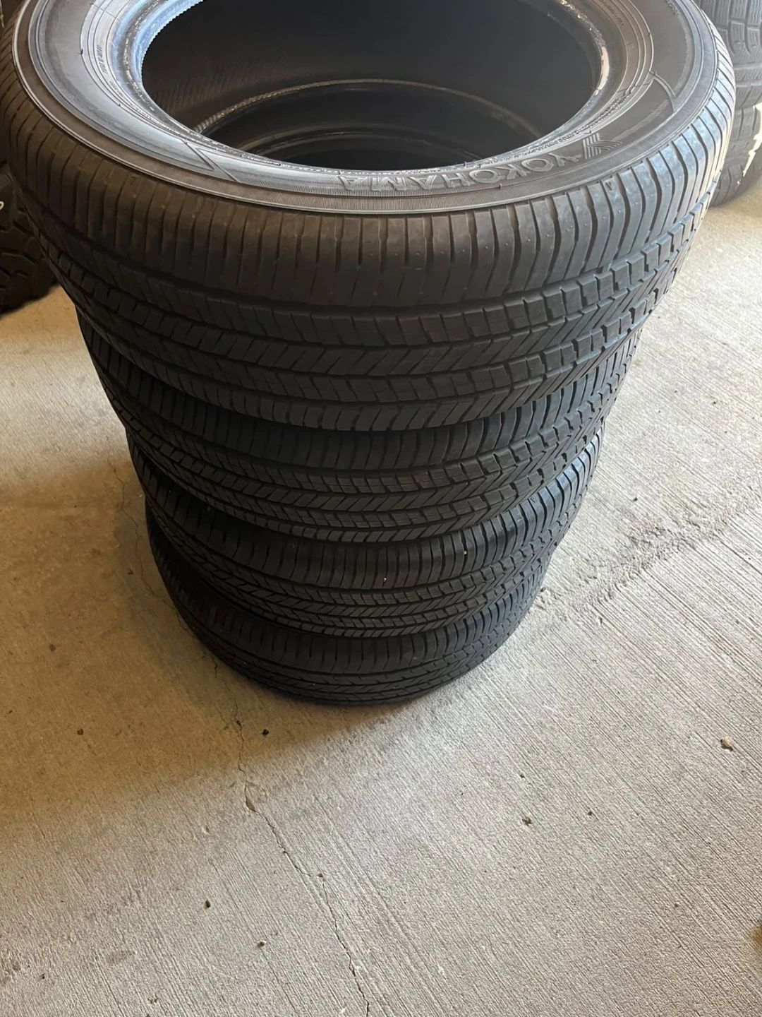 205/60R16  Yokohama Avid S34FV