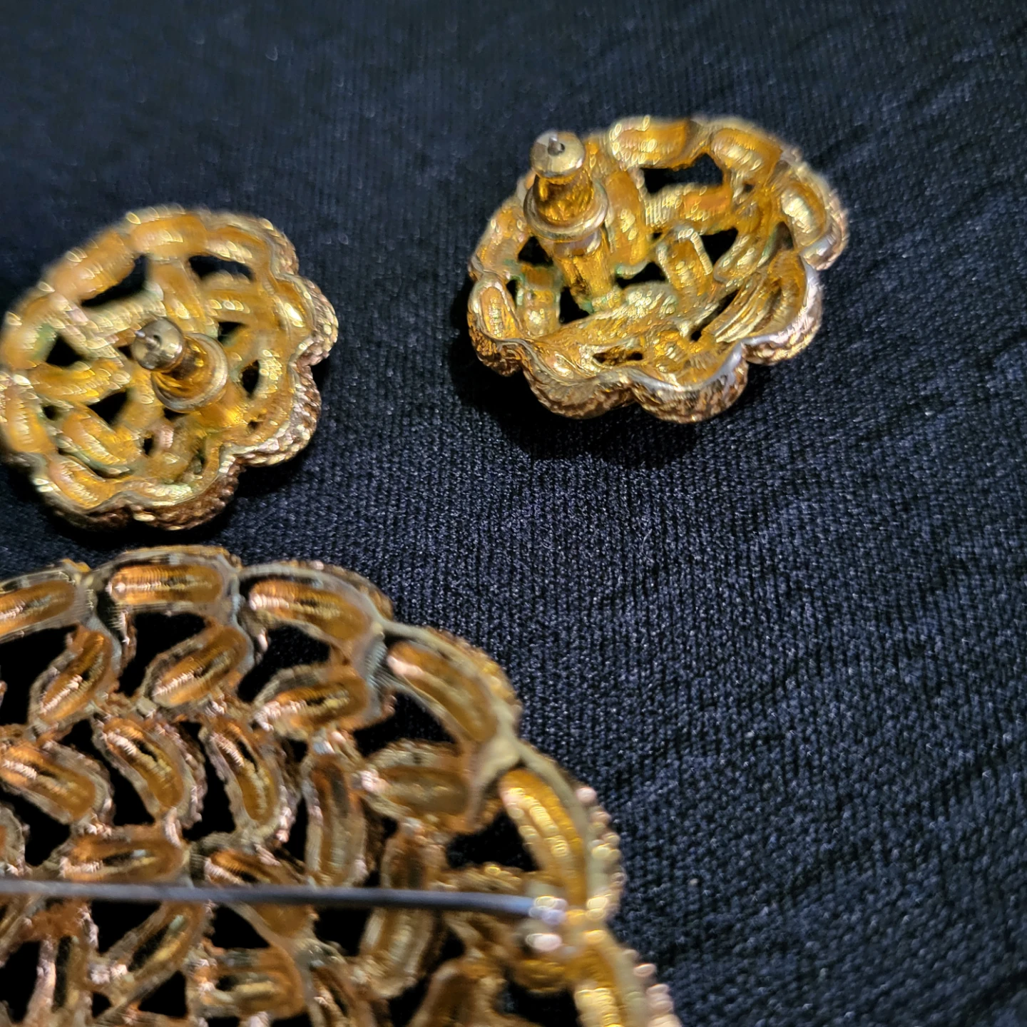 Vintage Gold-Tone Brooch and Earring Set - photo 3
