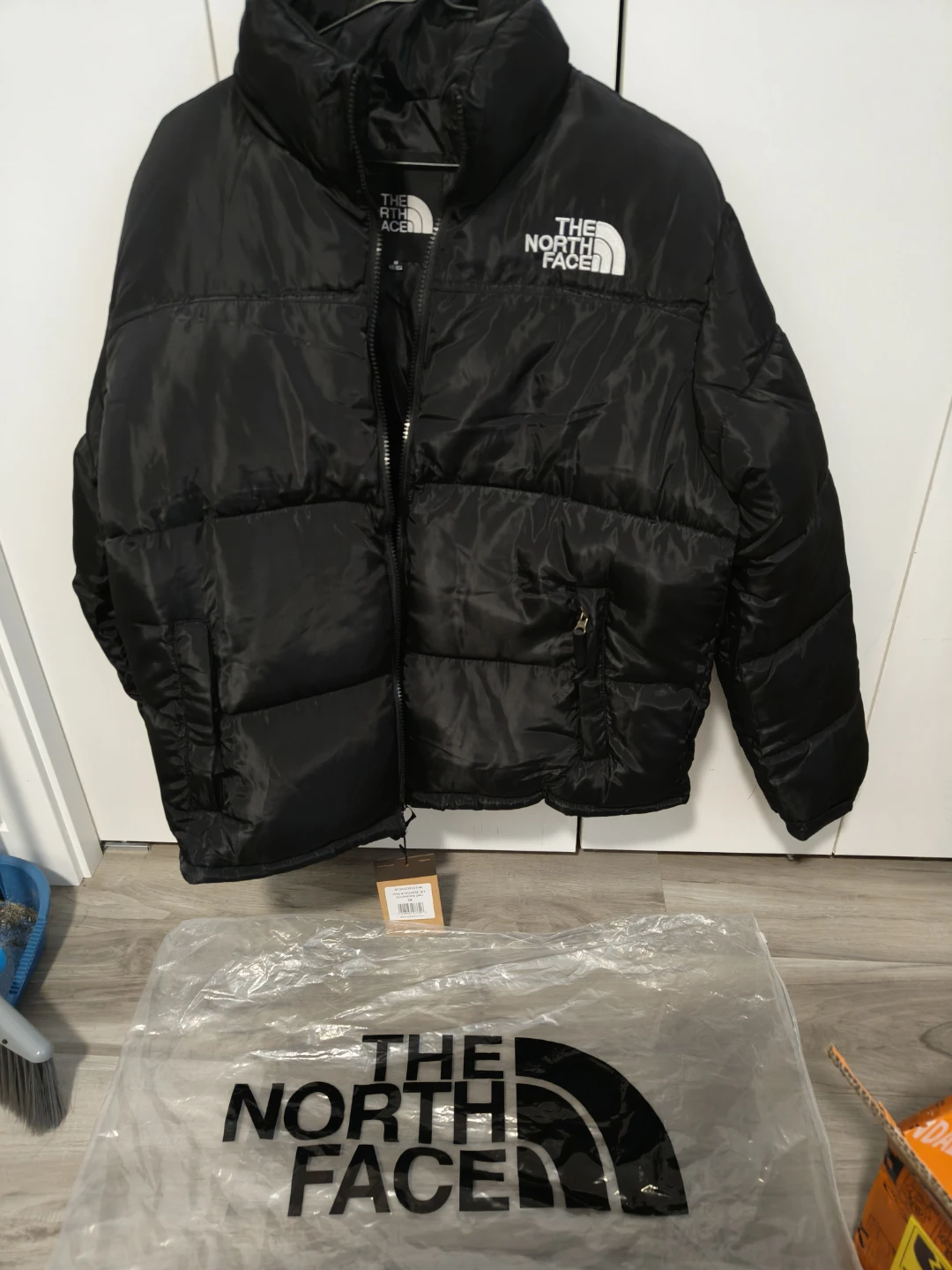 The North Face 700 Puffer Jacket - Black, Size M - photo 5