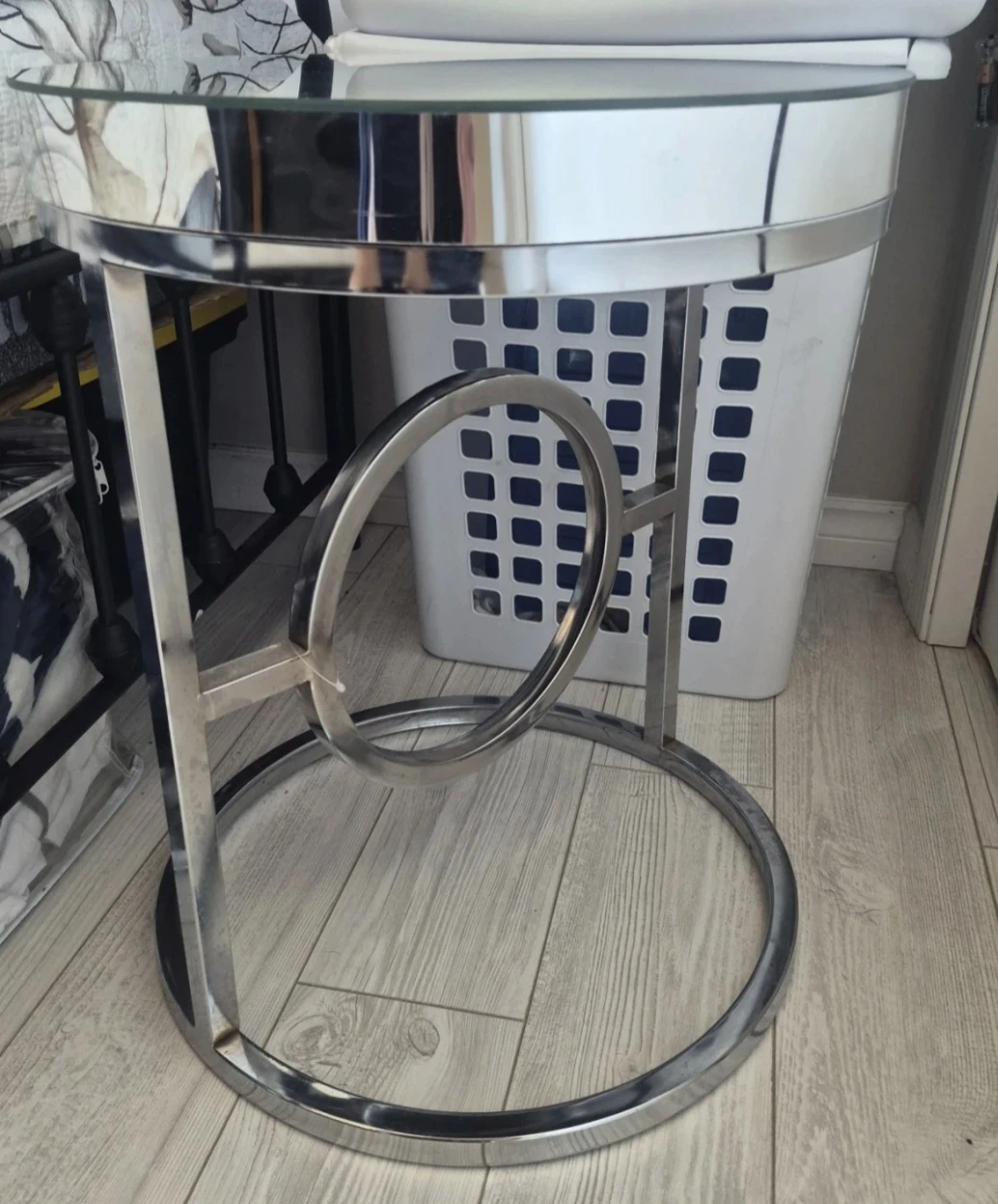 Round chrome and glass side table - photo 2