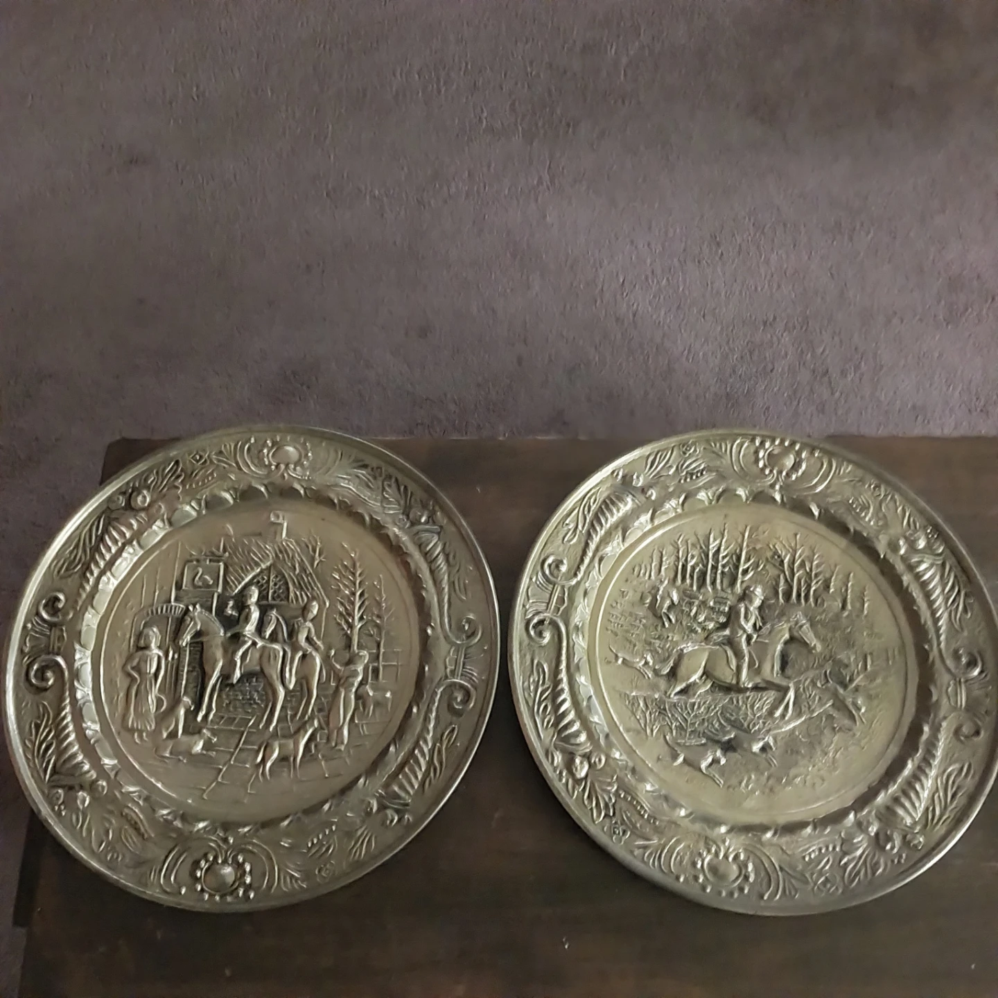 🏈Set of 2 Vintage Brass Relief Wall Plates🏈