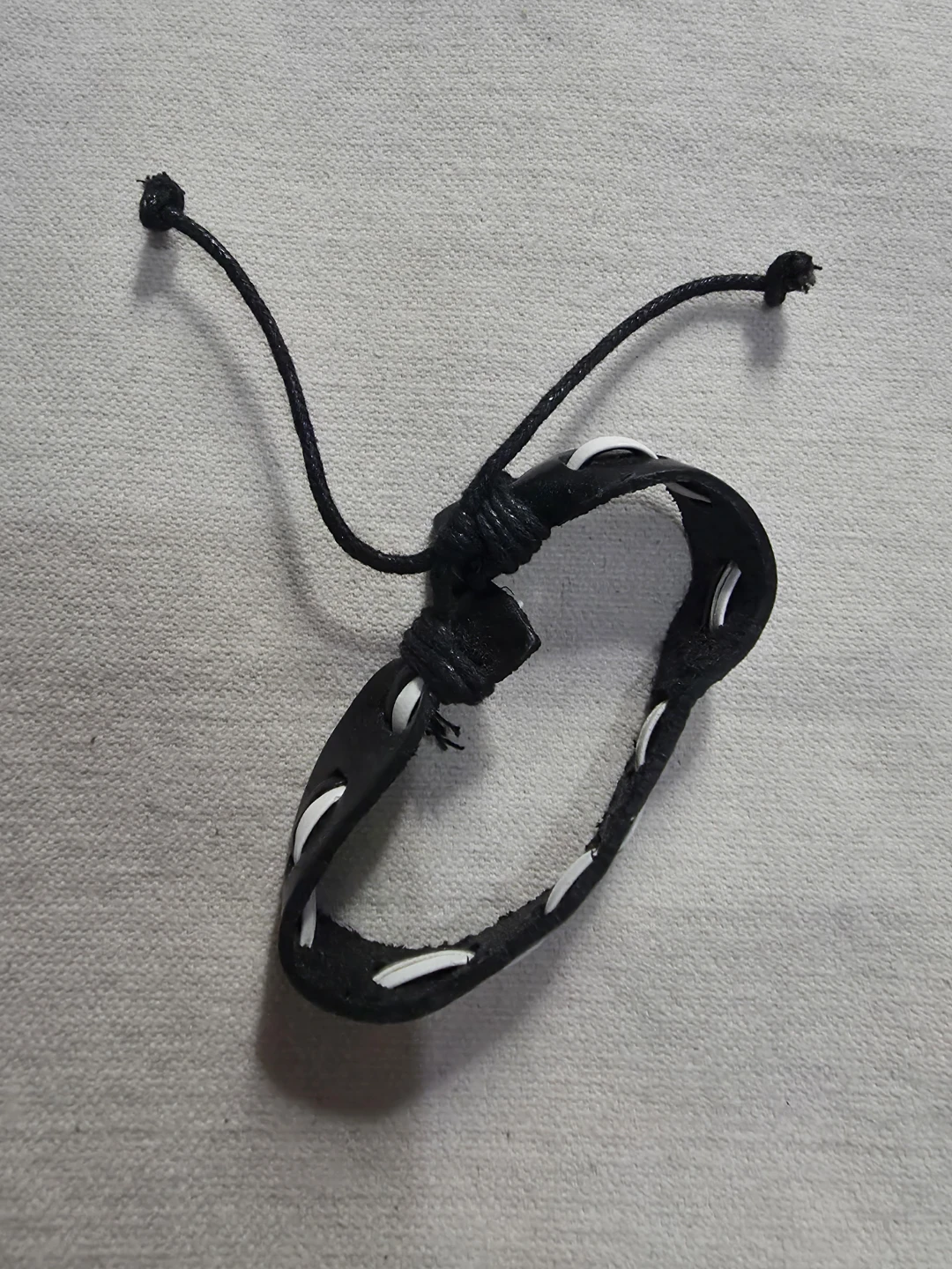 Black and white leather-style cord bracelet flat 🏈 - photo 2